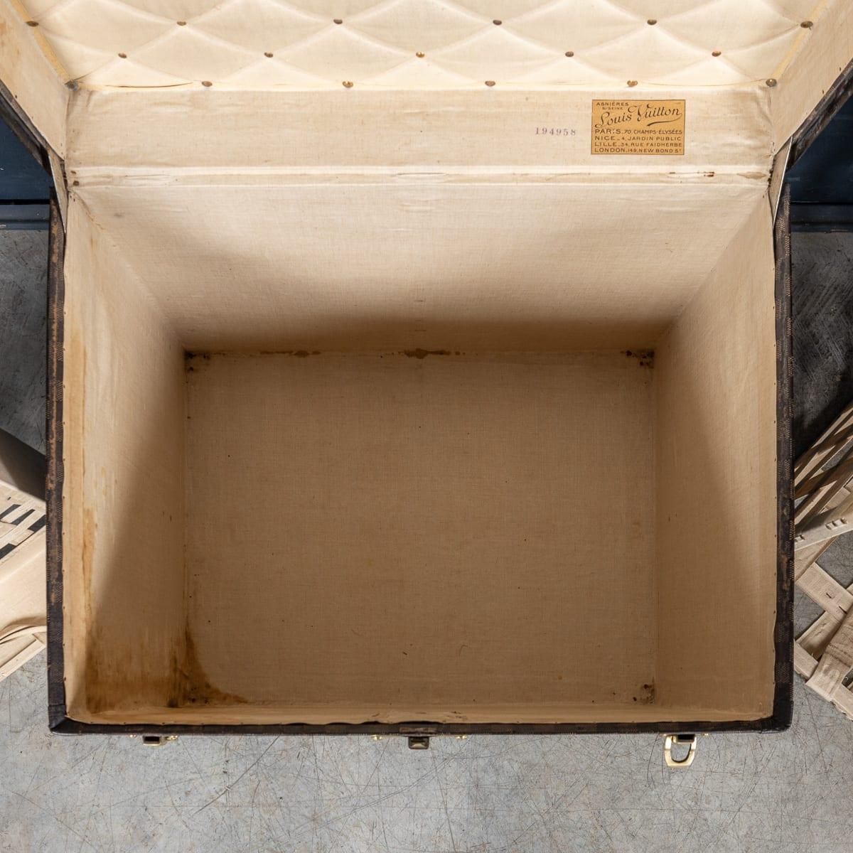 16995.0 Louis Vuitton Hat Trunk, Damier Canvas & Black Leather, France, 1920 photo
