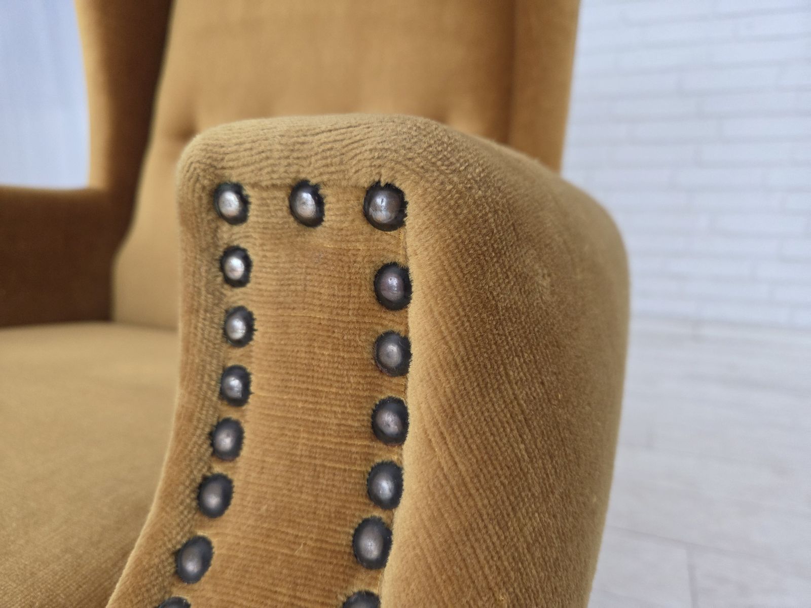 Ca. Jaren 1970, Deense Fauteuil Met Hoge Rug, Meubelvelours, Eikenhouten Poten. photo vinterior