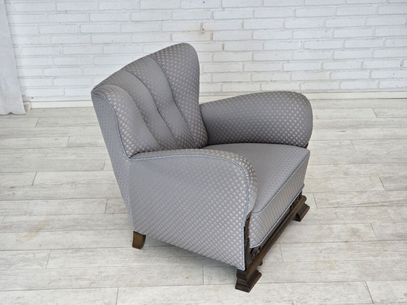 photo vintage 1950s, Danish Armchair, Furniture Fabric, Carved Oak Wood.