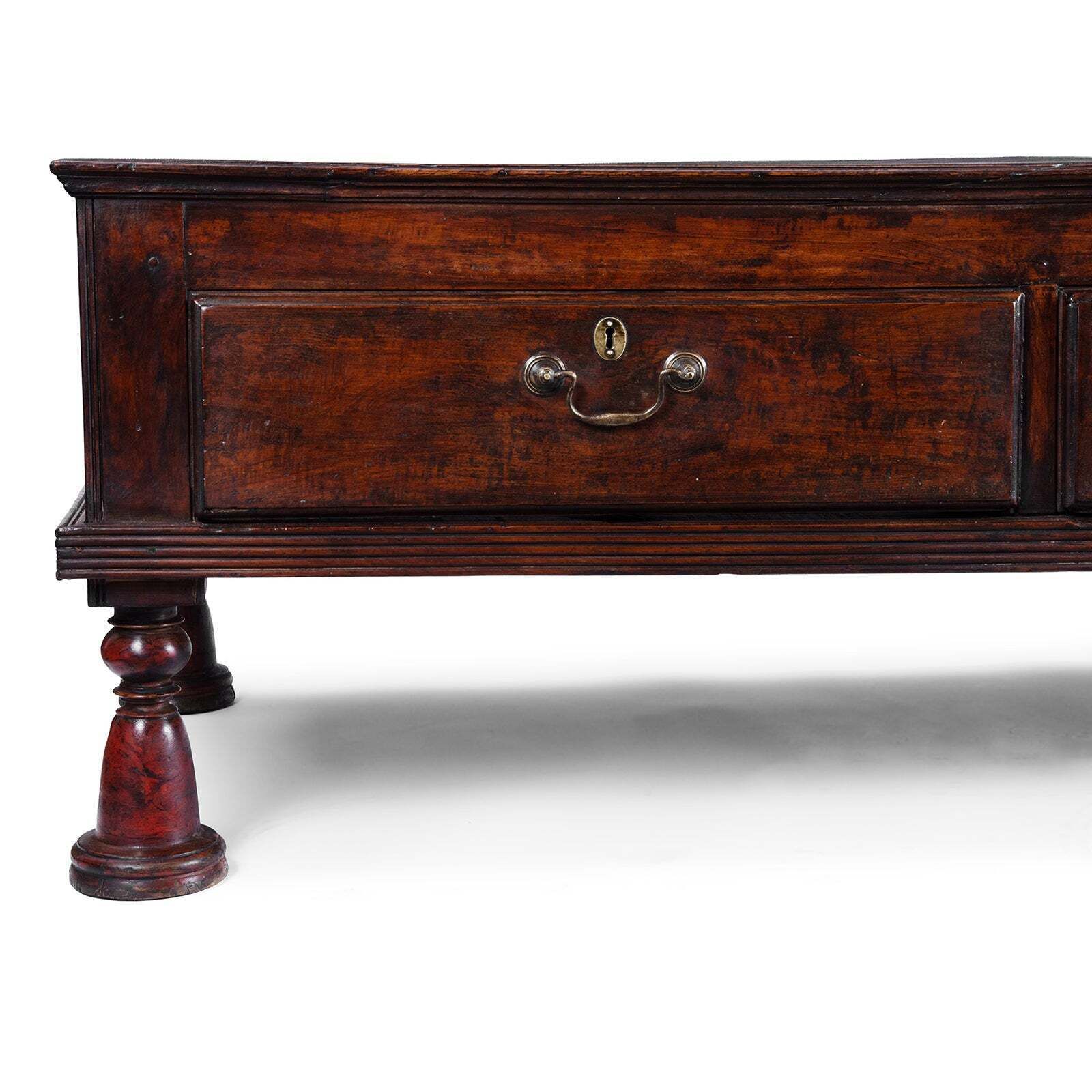 Bohra Takhat From Gujarat With Lacquered Legs   19th Century photo furniture