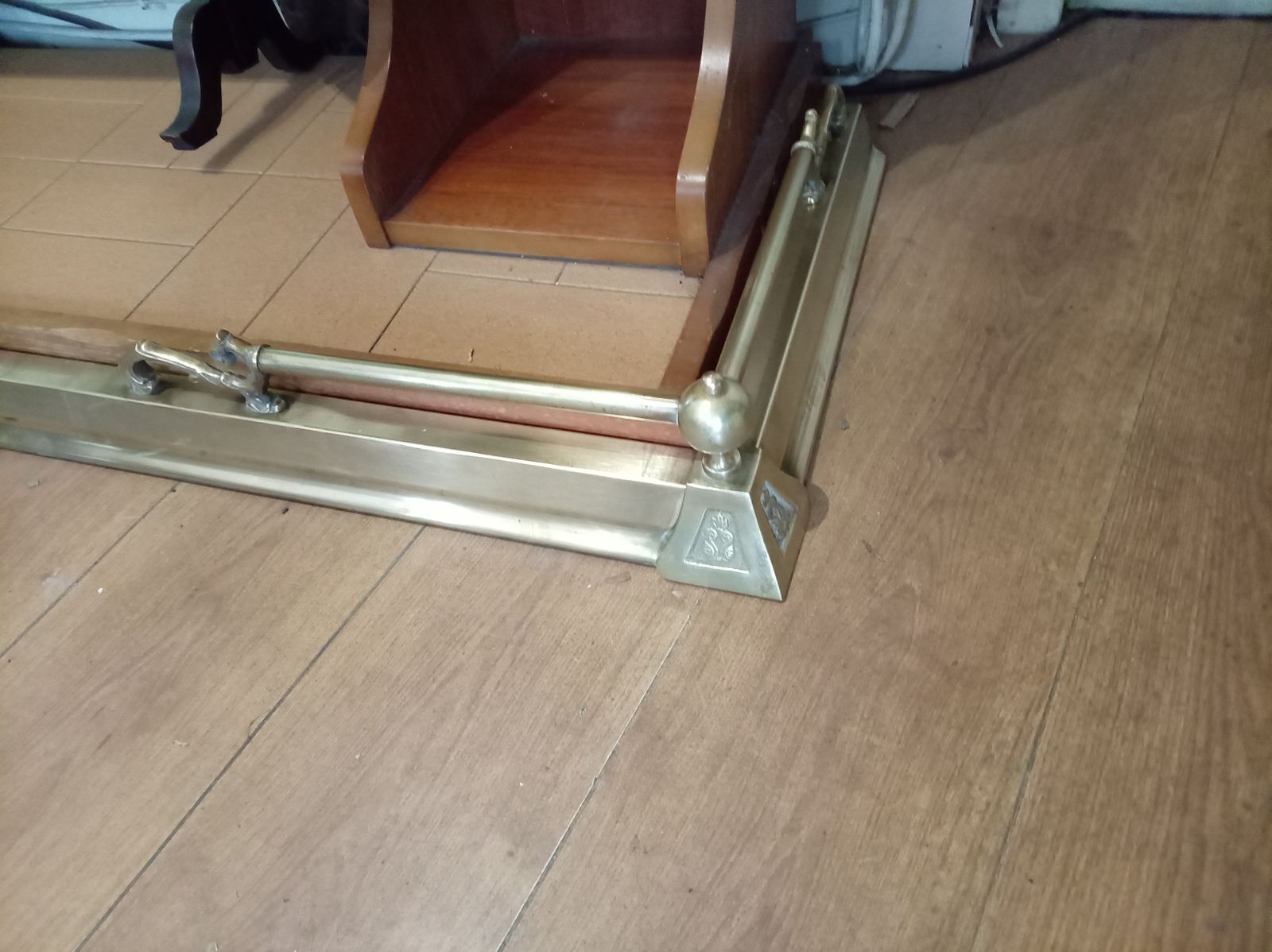 Fire Fender: Beautiful Adjustable Antique Style. Free Delivery! Ref 5371 photo furniture