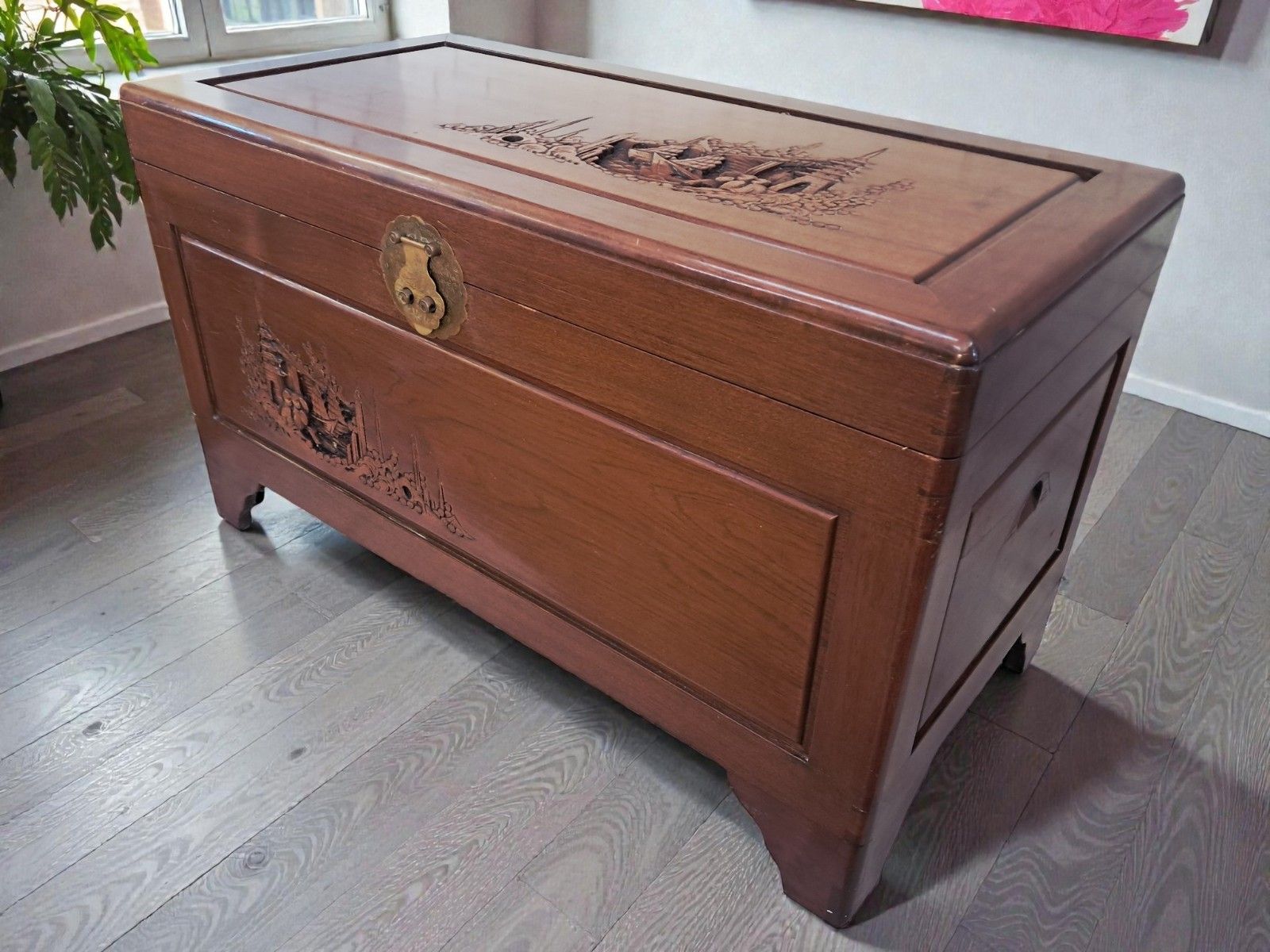 photo vinterior Antique Large Camphor Wood Trunk  Asian Oriental Carved Chest /  Trunk / Coffee