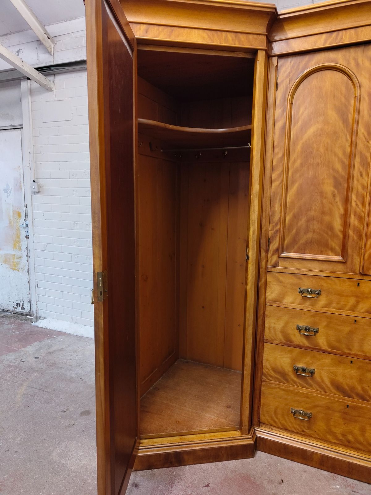 Antique Victorian Satin Birch Corner Wardrobe Armoire Compactum photo vinterior