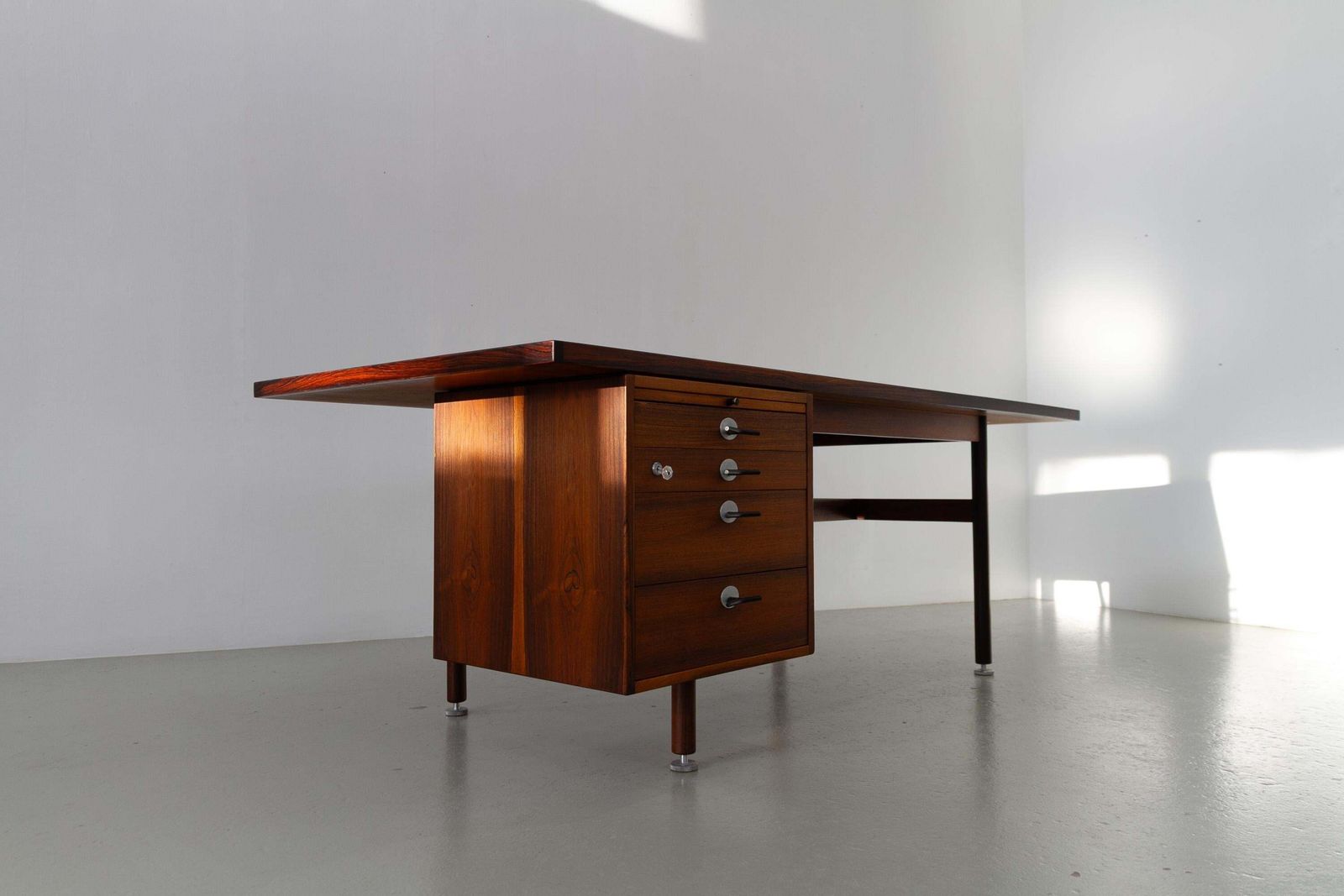 Mid Century Rosewood Executive Desk With Y Pulls By Jens Risom, 1960s. photo vinterior