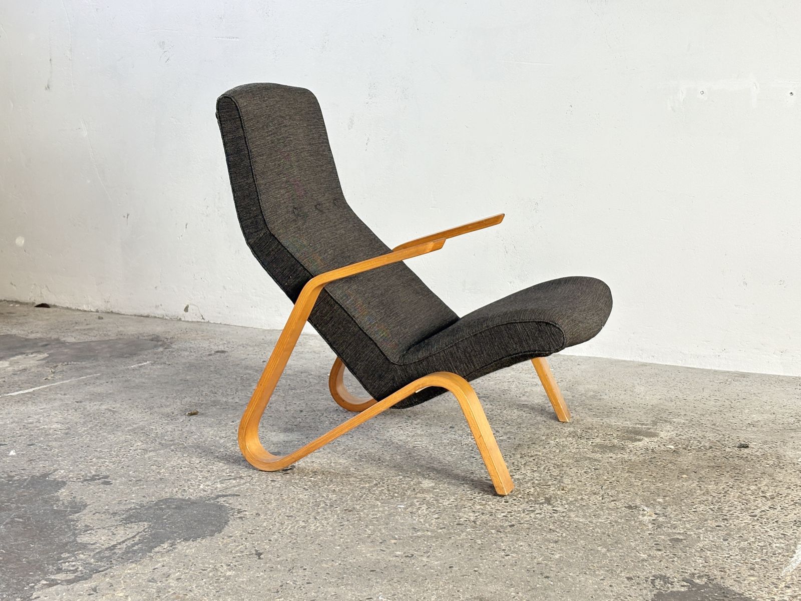 photo for sale Grasshopper Lounge Chair Designed By Eero Saarinen For Knoll 1950ies