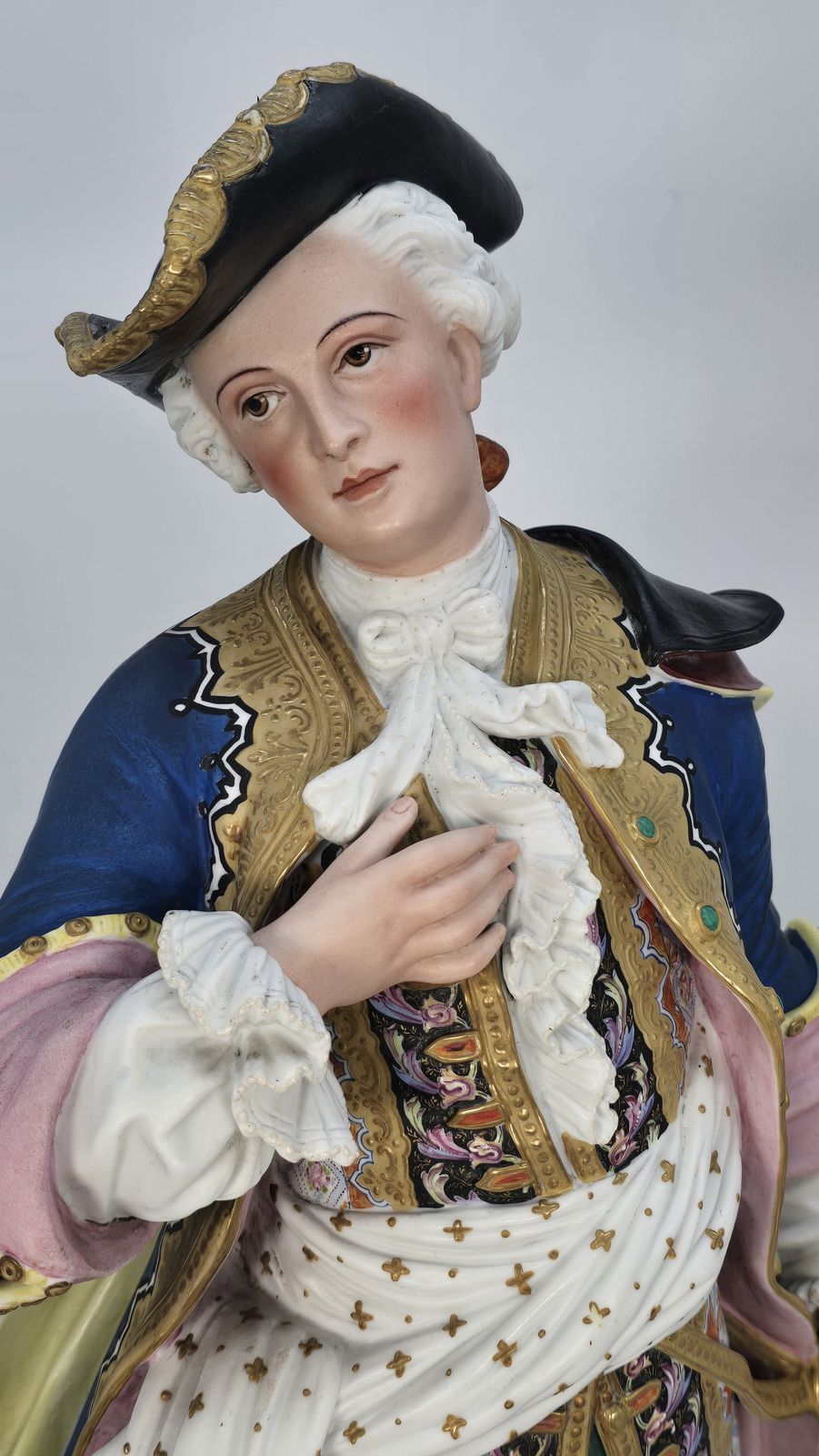photo vintage A Pair Of 19th Century Large French Porcelain Hand Painted Figures, Circa 1860