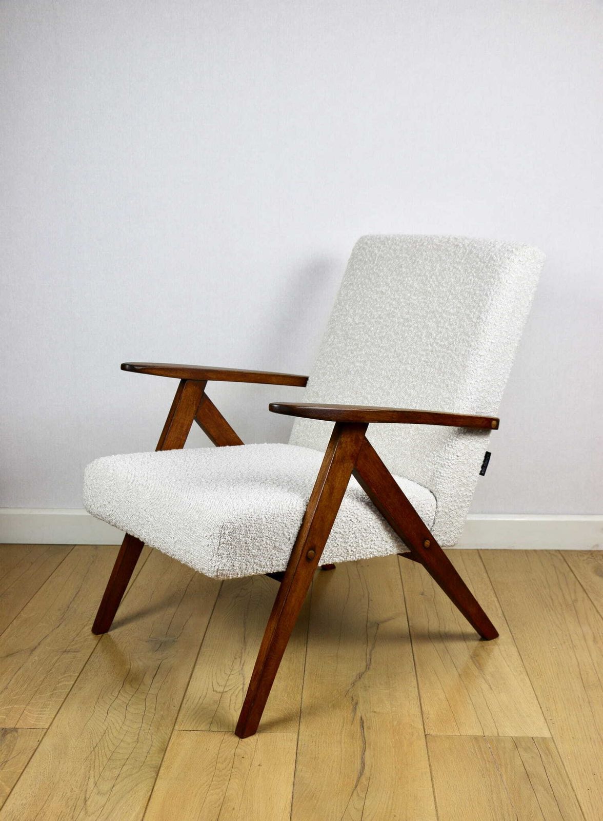 Vintage B 310 Var Armchair, White Bouclé Structured 1970s Brown Wood photo for sale