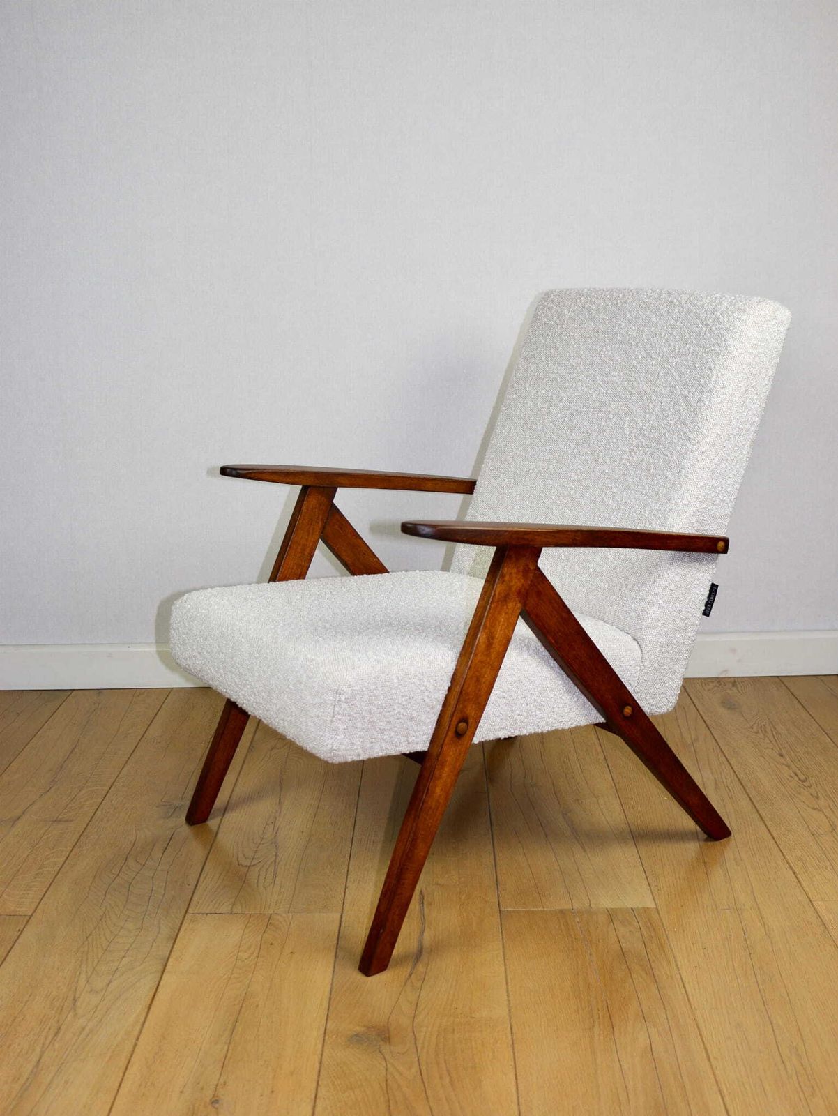 Vintage B 310 Var Armchair, White Bouclé Structured 1970s Brown Wood photo 361.0
