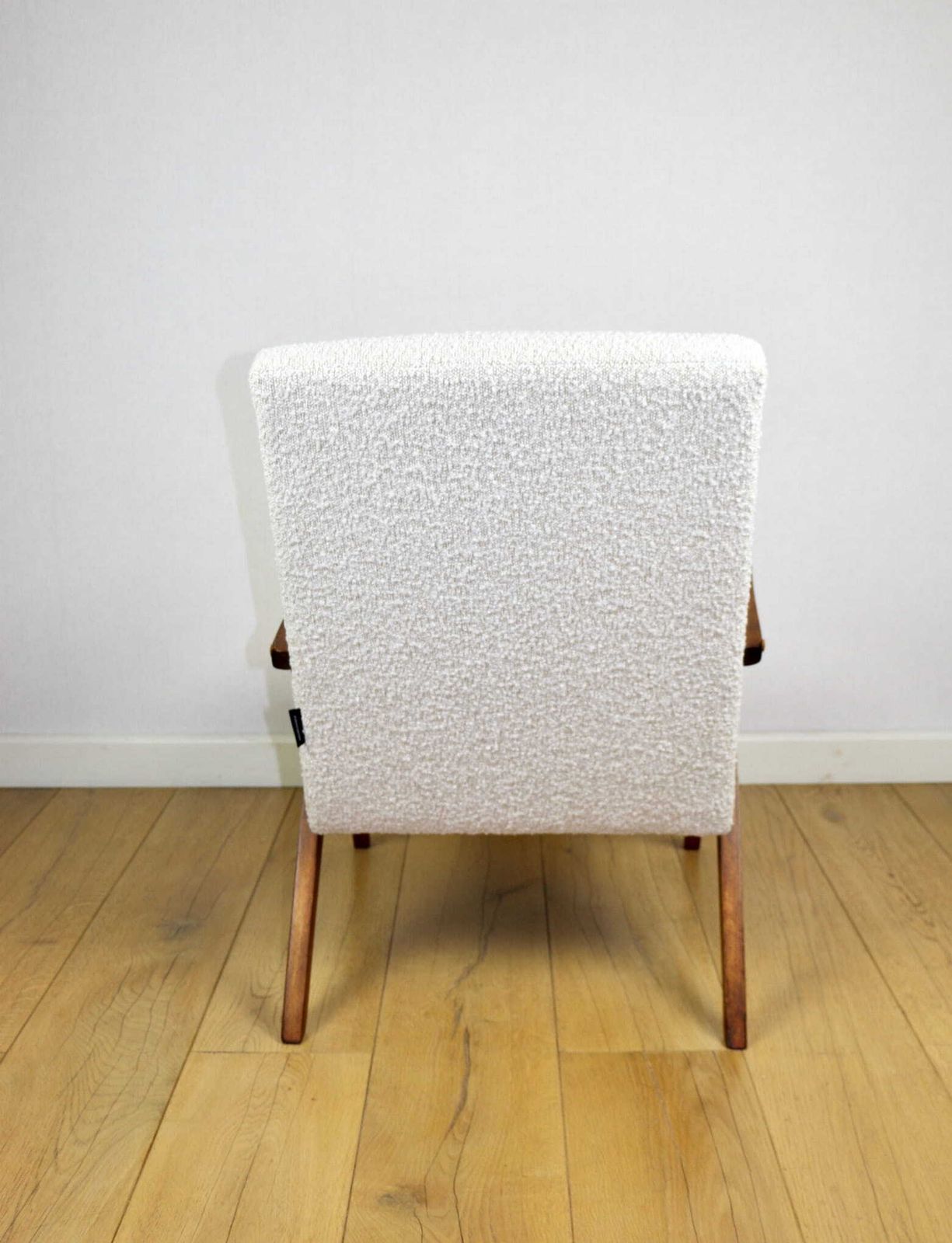 Vintage B 310 Var Armchair, White Bouclé Structured 1970s Brown Wood photo vintage
