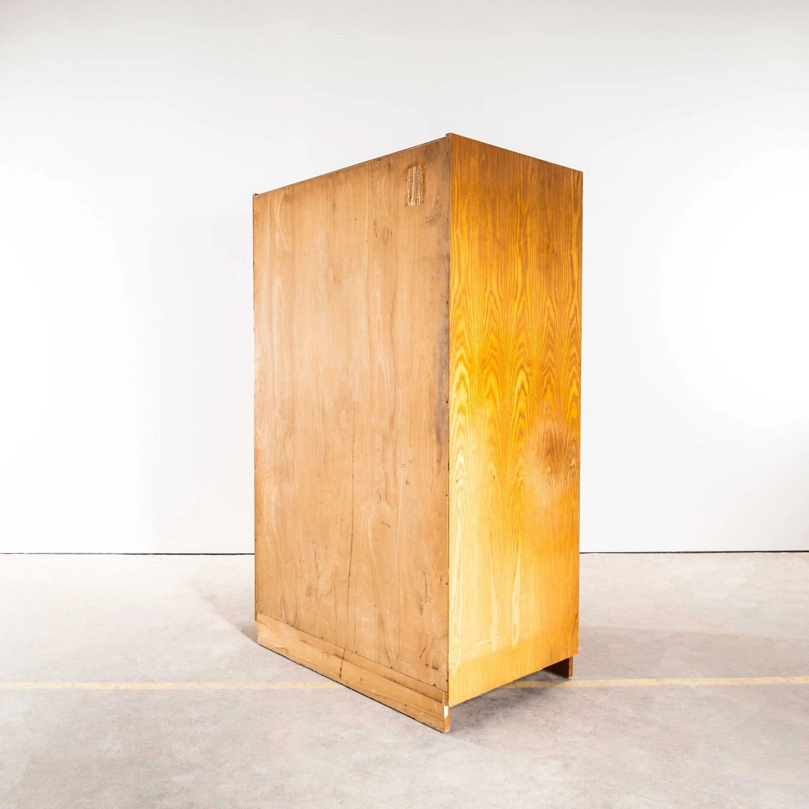 1950’s Large Clean Contemporary Sapele Wardrobe – Up Zavody photo vintage