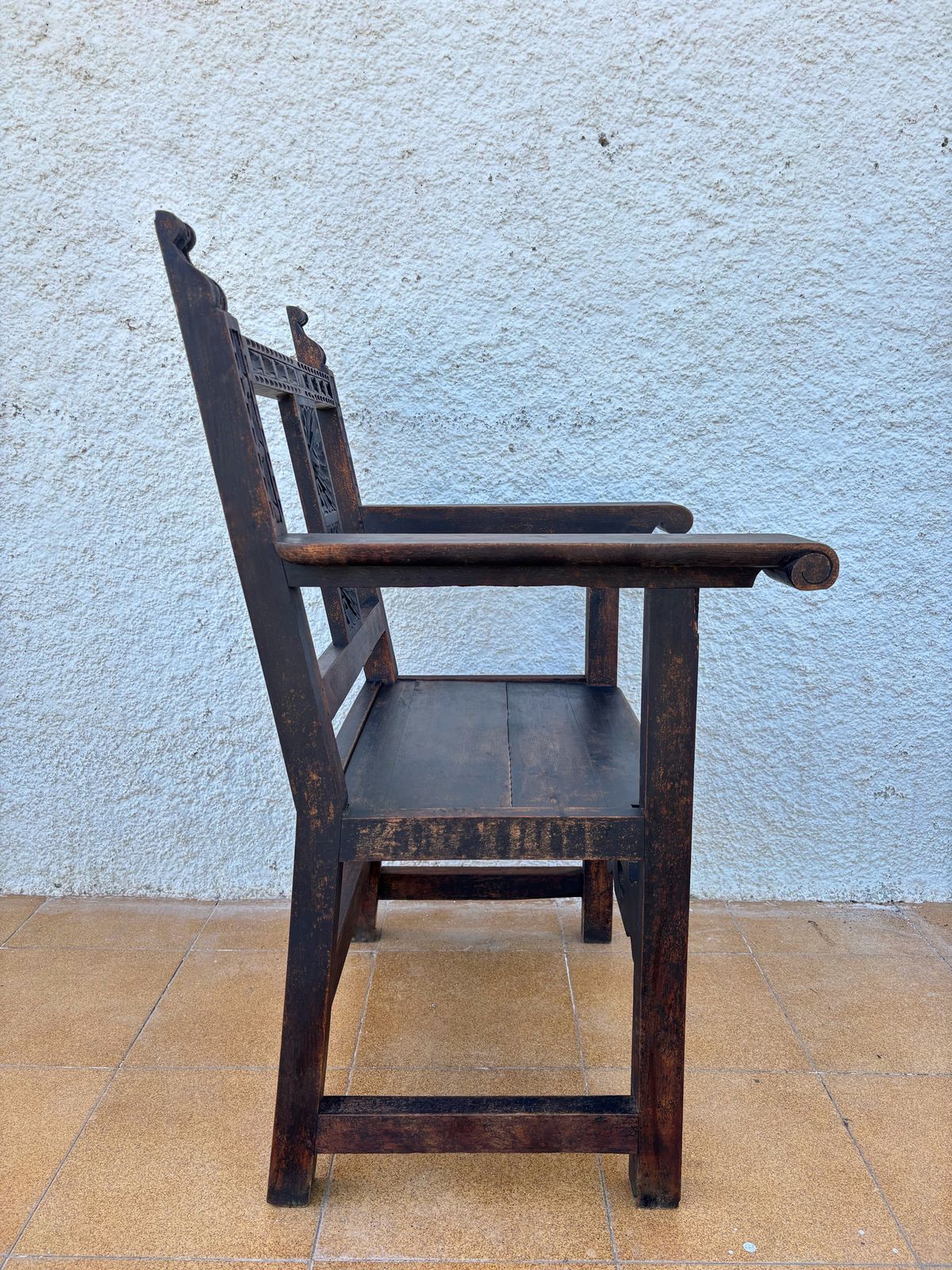 photo vinterior 19th Century Spanish Colonial Carved Altar Armchairs With Wooden Seats, Set Of 2
