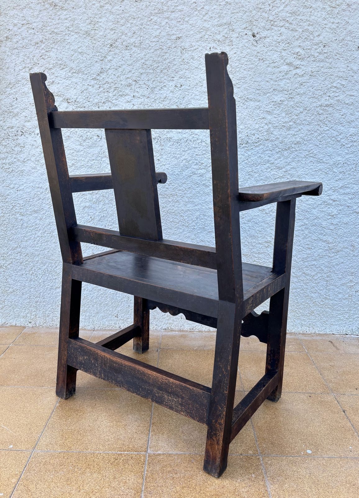photo vintage 19e Eeuwse Spaans Koloniale Gesneden Altaarfauteuils Met Houten Zitting, Set Van 2