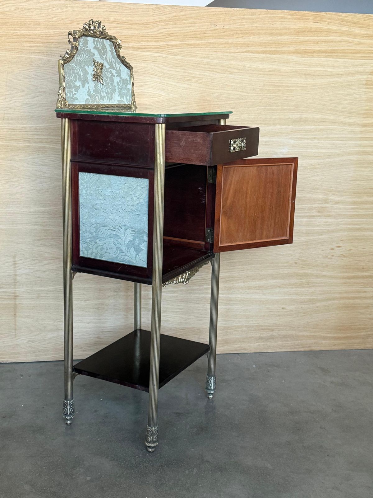 photo furniture Paire de tables de chevet d'époque françaises en acajou, XIXe siècle