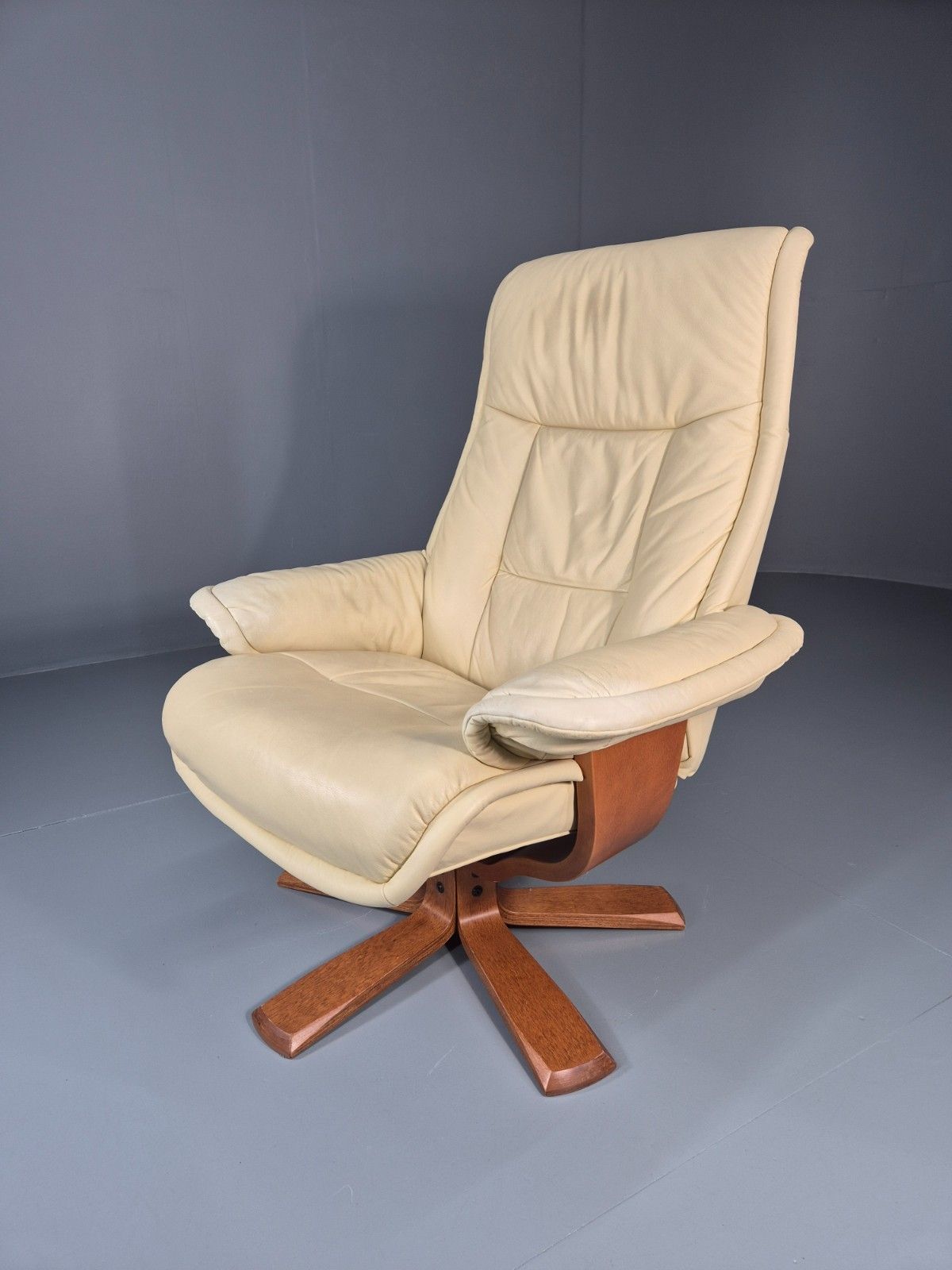Vintage Swivel Recline Lounge Chair Danish Cream Leather 1990s Eb11433 Mswi