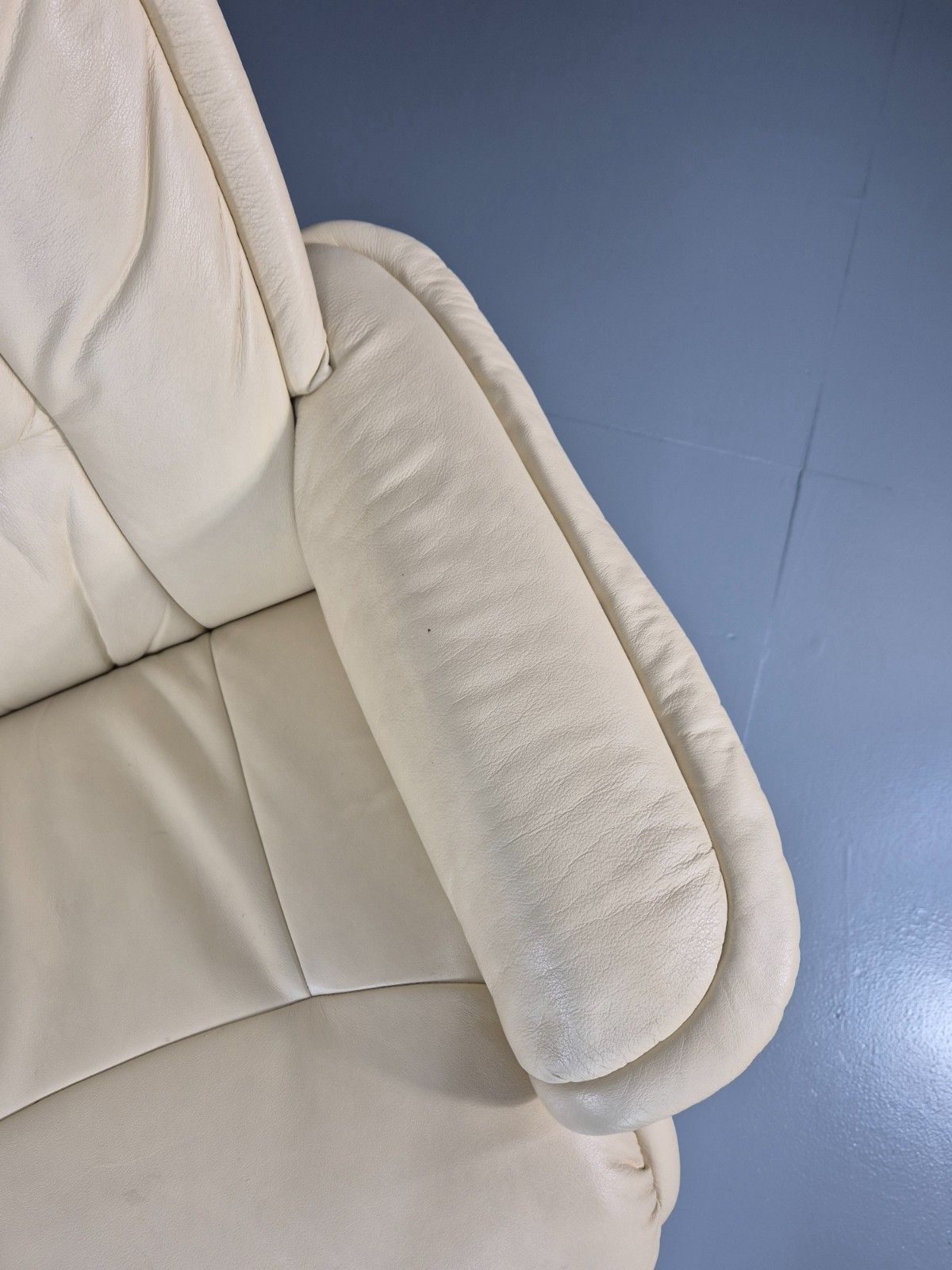 photo furniture Vintage Danish Swivel Recline Lounge Chair Cream Leather 1990s  Eb11400 Mswi