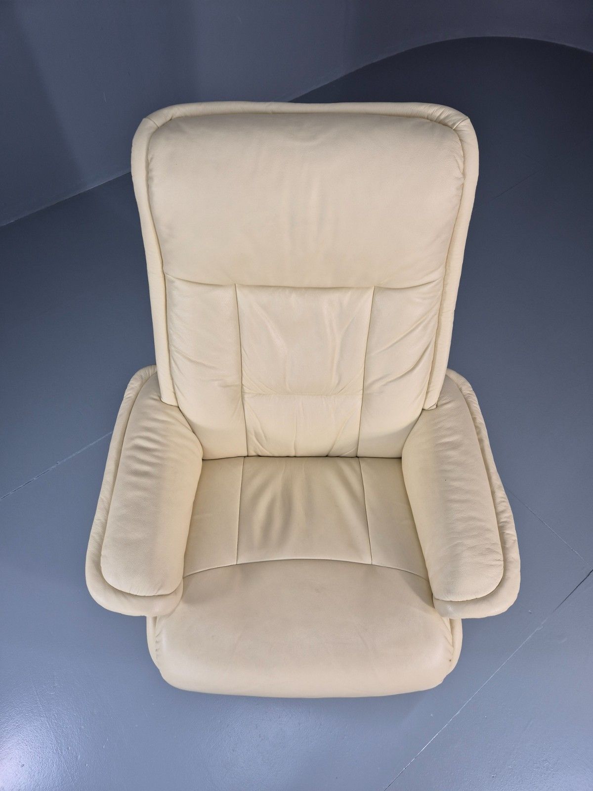 photo vintage Vintage Danish Swivel Recline Lounge Chair Cream Leather 1990s  Eb11400 Mswi