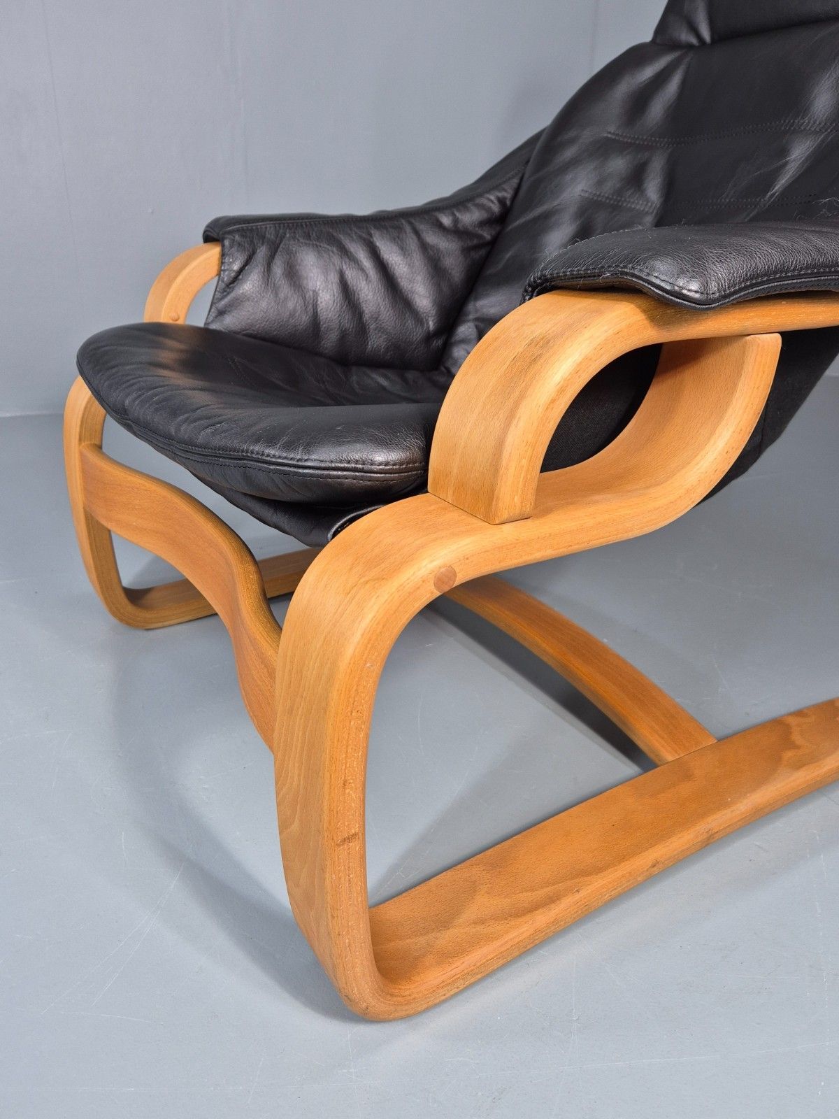 Skippers Apollo Leather Lounge Chair Bentwood Frame 1980s Retro Mcm Eb11290 Mben photo for sale