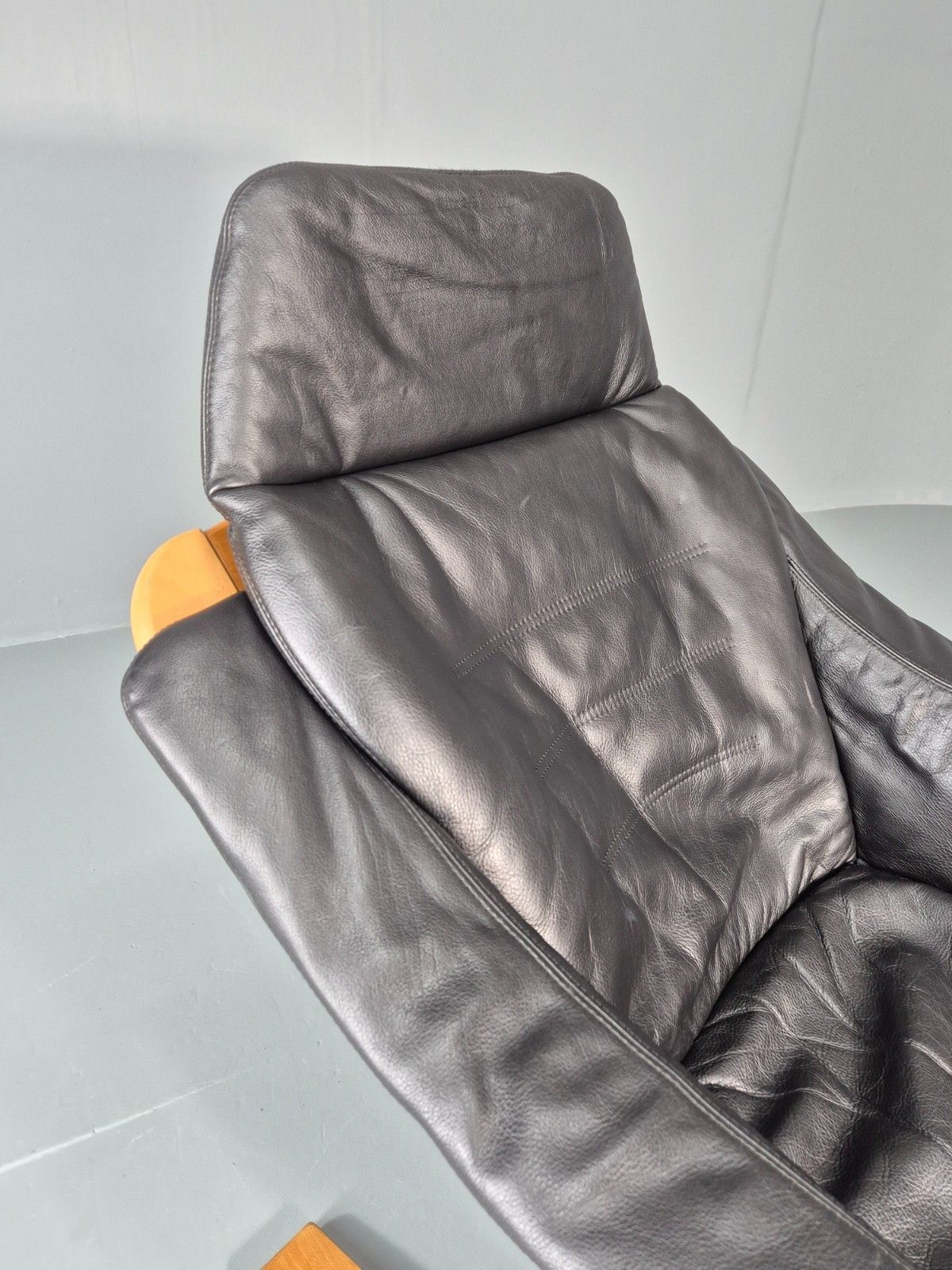 photo furniture Skippers Apollo Leather Lounge Chair Bentwood Frame 1980s Retro Mcm Eb11290 Mben