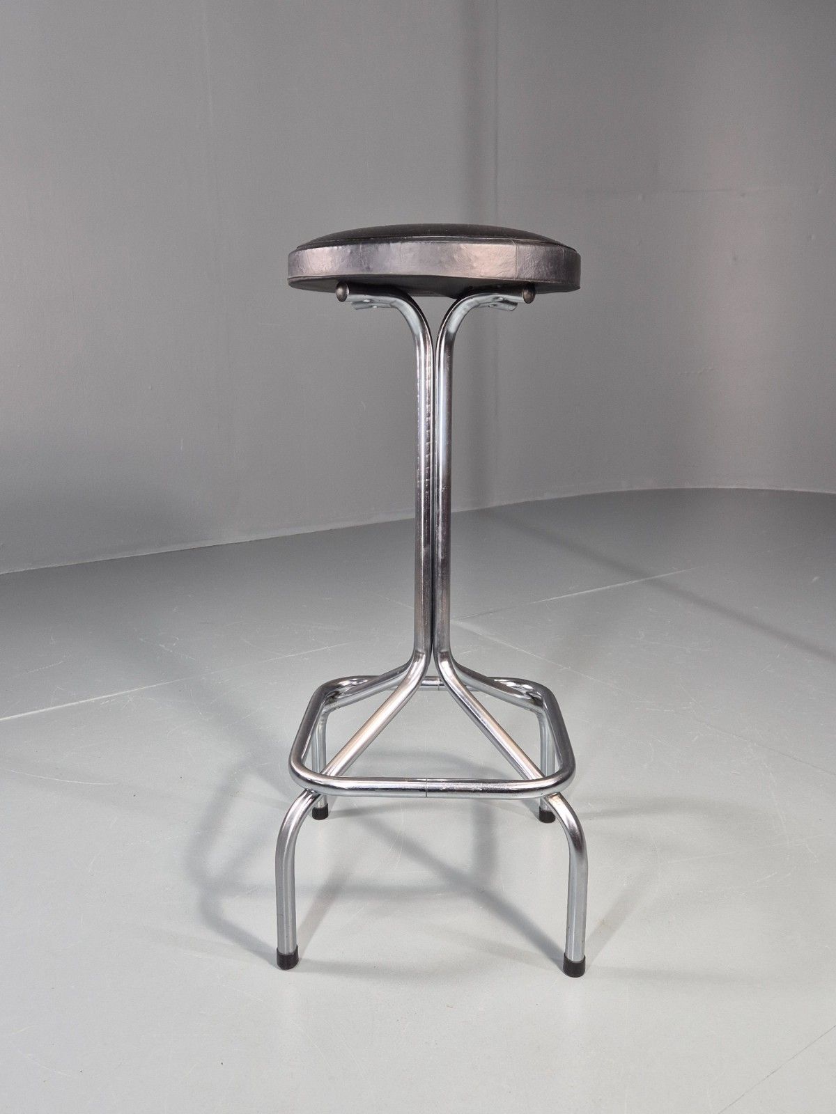 Vintage 1980s Bar Sttol Chrome And Black Vinyl Bauhaus Retro Eb11275 Mdin photo for sale