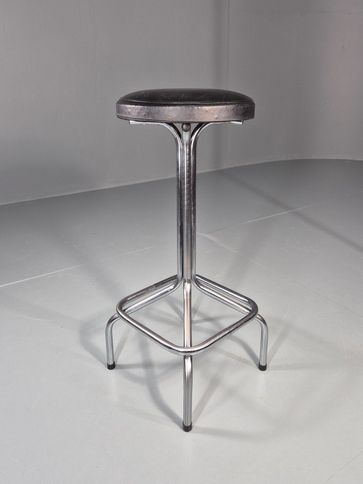 Vintage 1980s Bar Sttol Chrome And Black Vinyl Bauhaus Retro Eb11275 Mdin photo Furniture