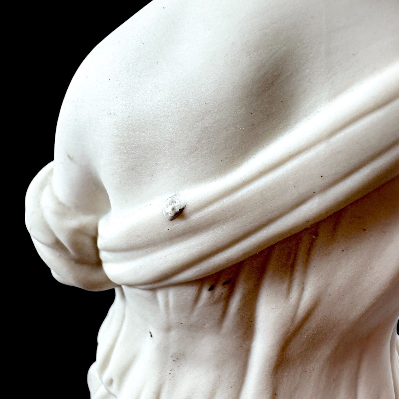 photo furniture Antique Victorian Neoclassical Bisque Porcelain Figure, England 1850s