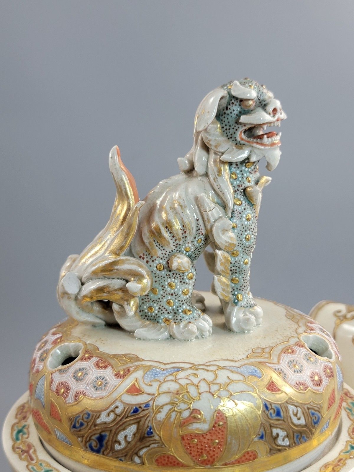 Art Meiji Kyoto Satsuma Koro C.1895, Shi Shi Lion, Moriage, Museum Quality photo