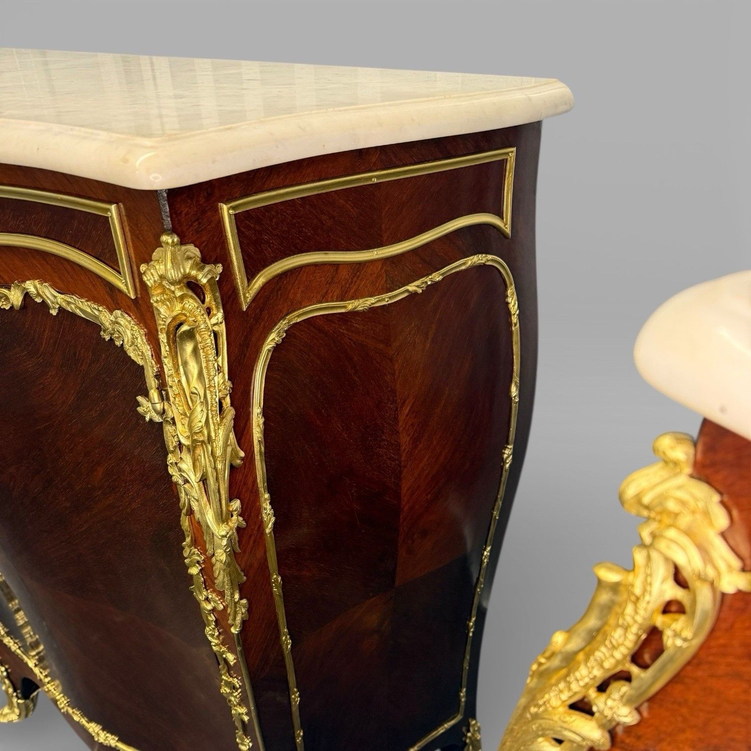 photo vinterior Antique Pair Of Late 19th Century French Kingwood Bombe Cabinets By E. Kahn