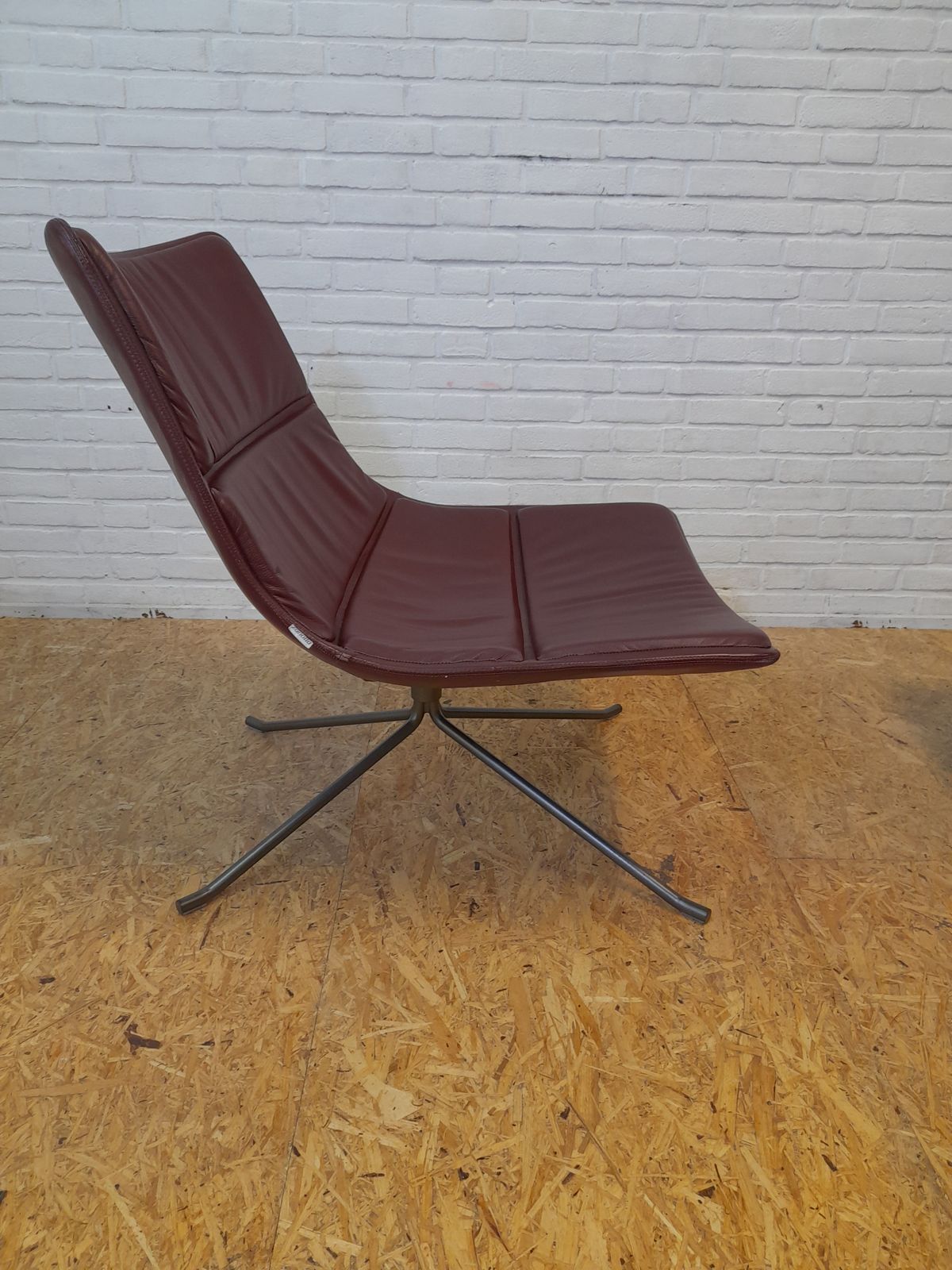 Zanotta Pair Of Yuki Loungechairs photo 2688.0