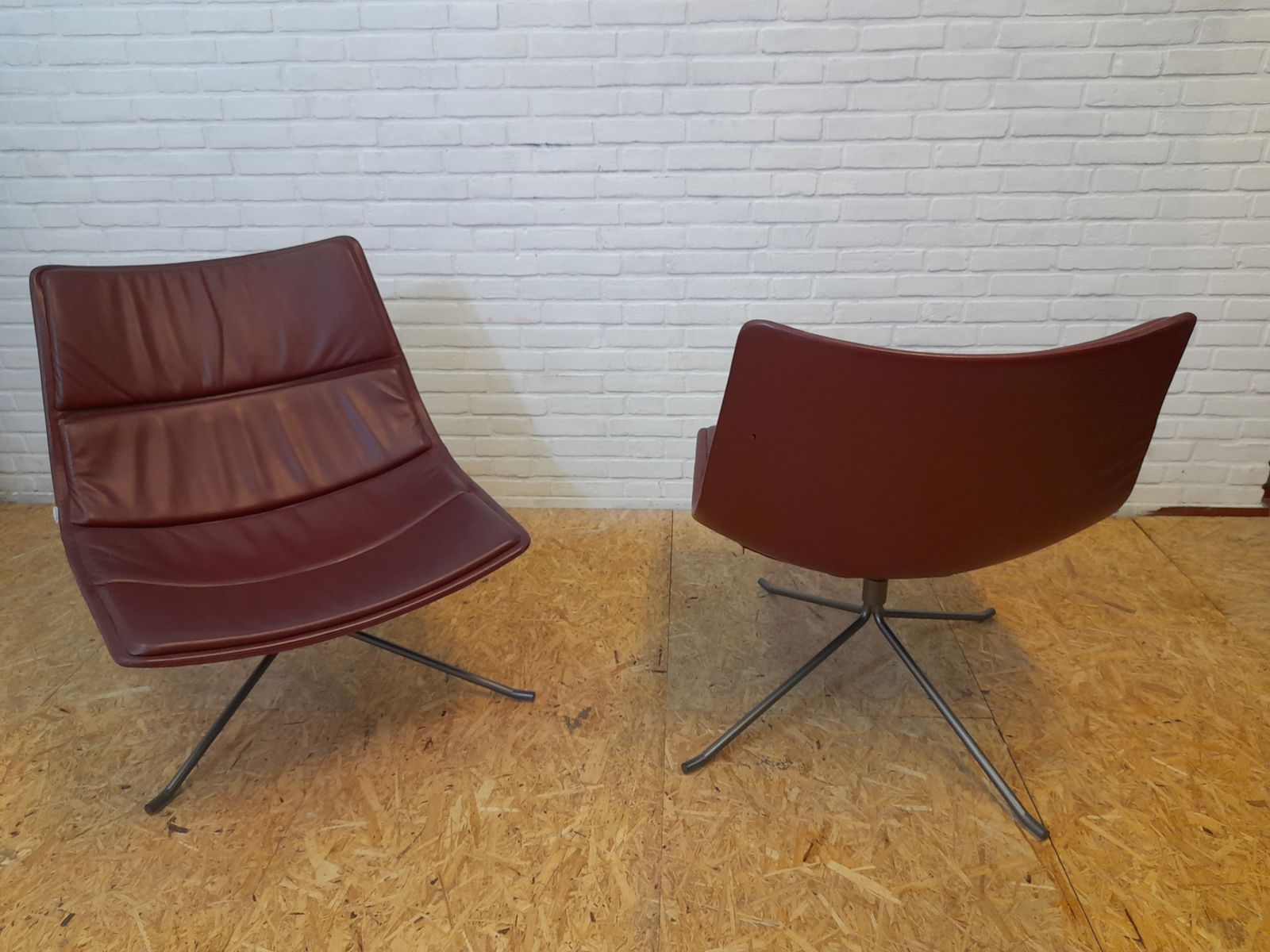 Zanotta Pair Of Yuki Loungechairs photo vintage