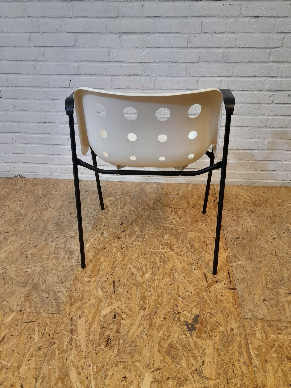 photo furniture Polo Chair Robin Day, For Hille