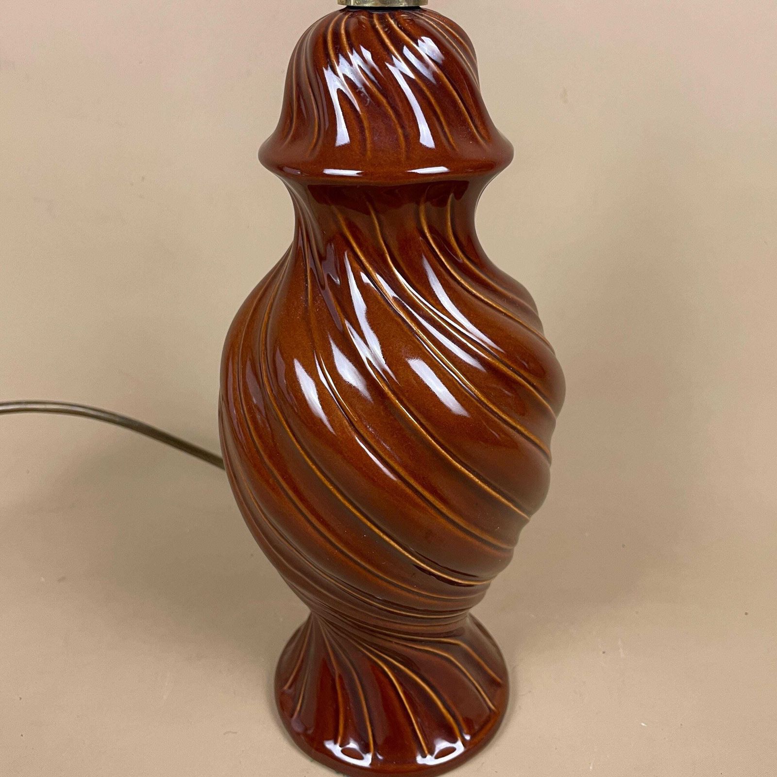 Ceramic Table Lamp Light Brown Twisted Swirl Design Round Retro Glaze Finish C.1970's Porcelain Bedside Baluster Vase Antique Vintage photo Lighting