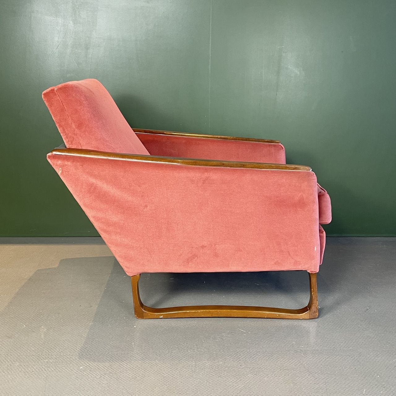 1950s Pink Velvet Armchair, Vintage photo vinterior