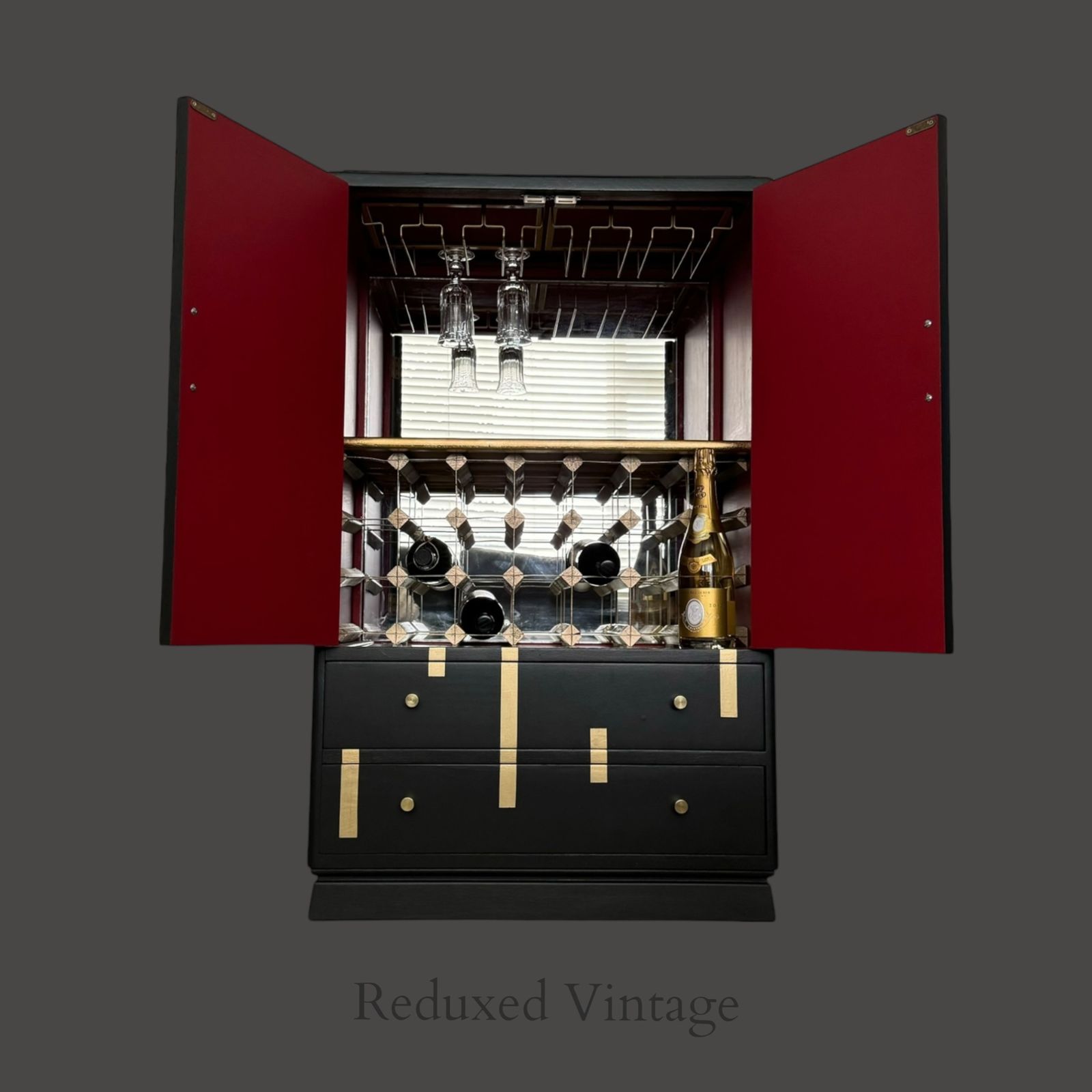 photo furniture Wine Bar, Art Deco, Black And Gold, Gold Leaf, Geometric Design