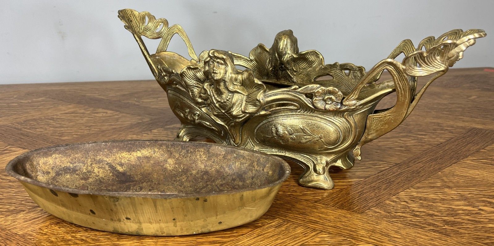 photo vinterior French Art Nouveau Jardiniere, Antique Brass Planter Brass Ornate Lot 4679