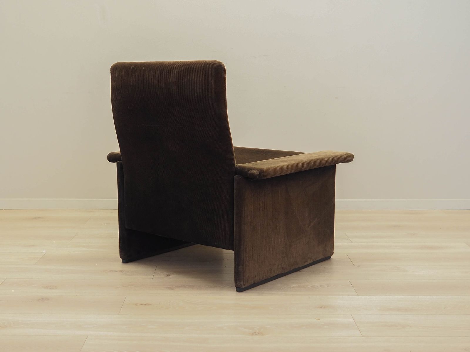 photo furniture Corduroy Armchair, Italian Design, 1970s, Production: Italy