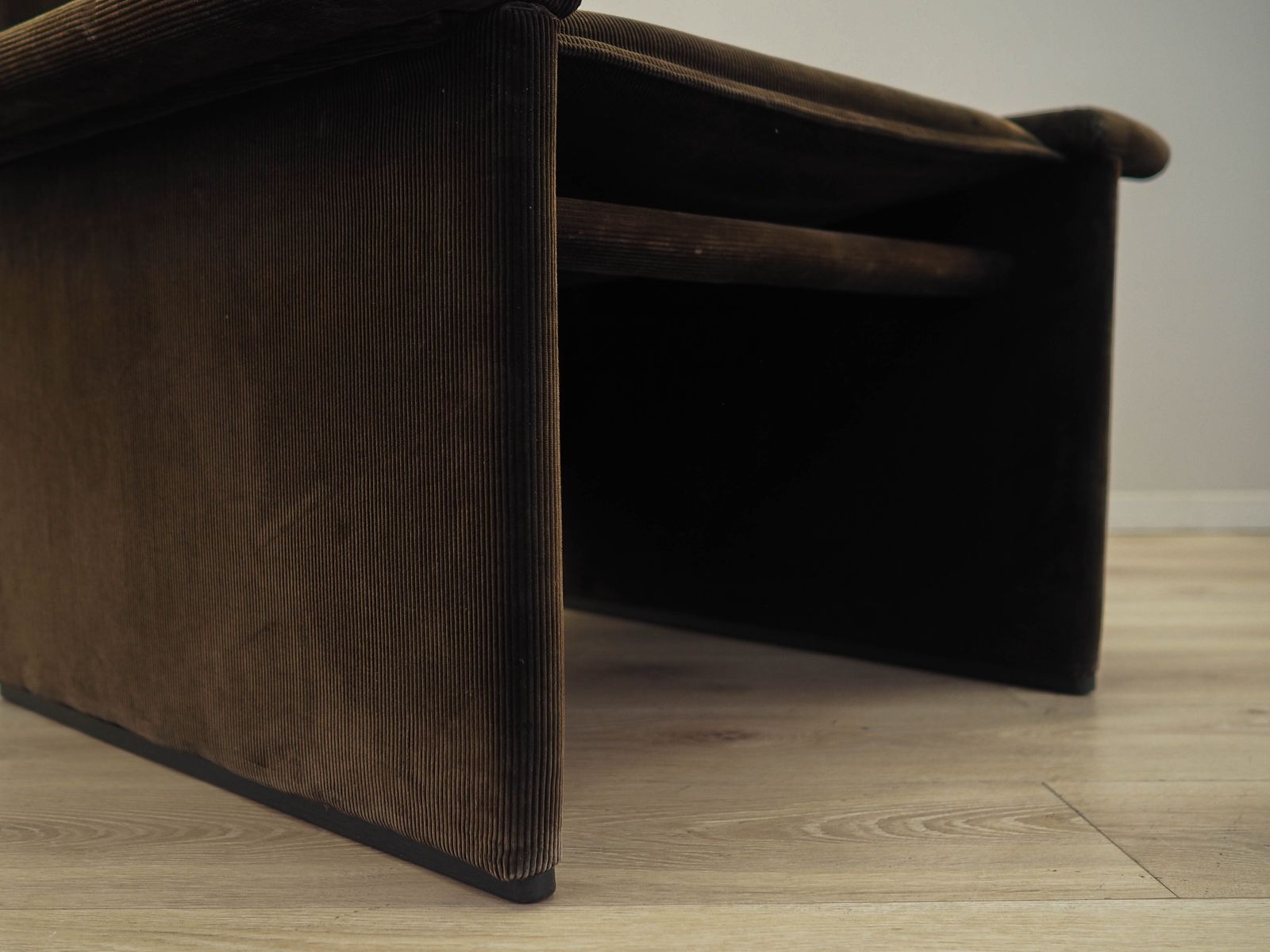 1299.0 Corduroy Armchair, Italian Design, 1970s, Production: Italy photo