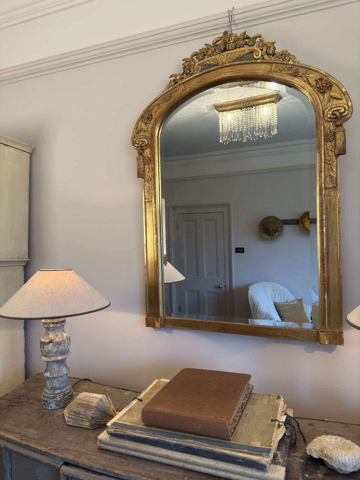 Antique French Louis Philippe Giltwood Mirror With Floral Crest – 19th Century photo vinterior