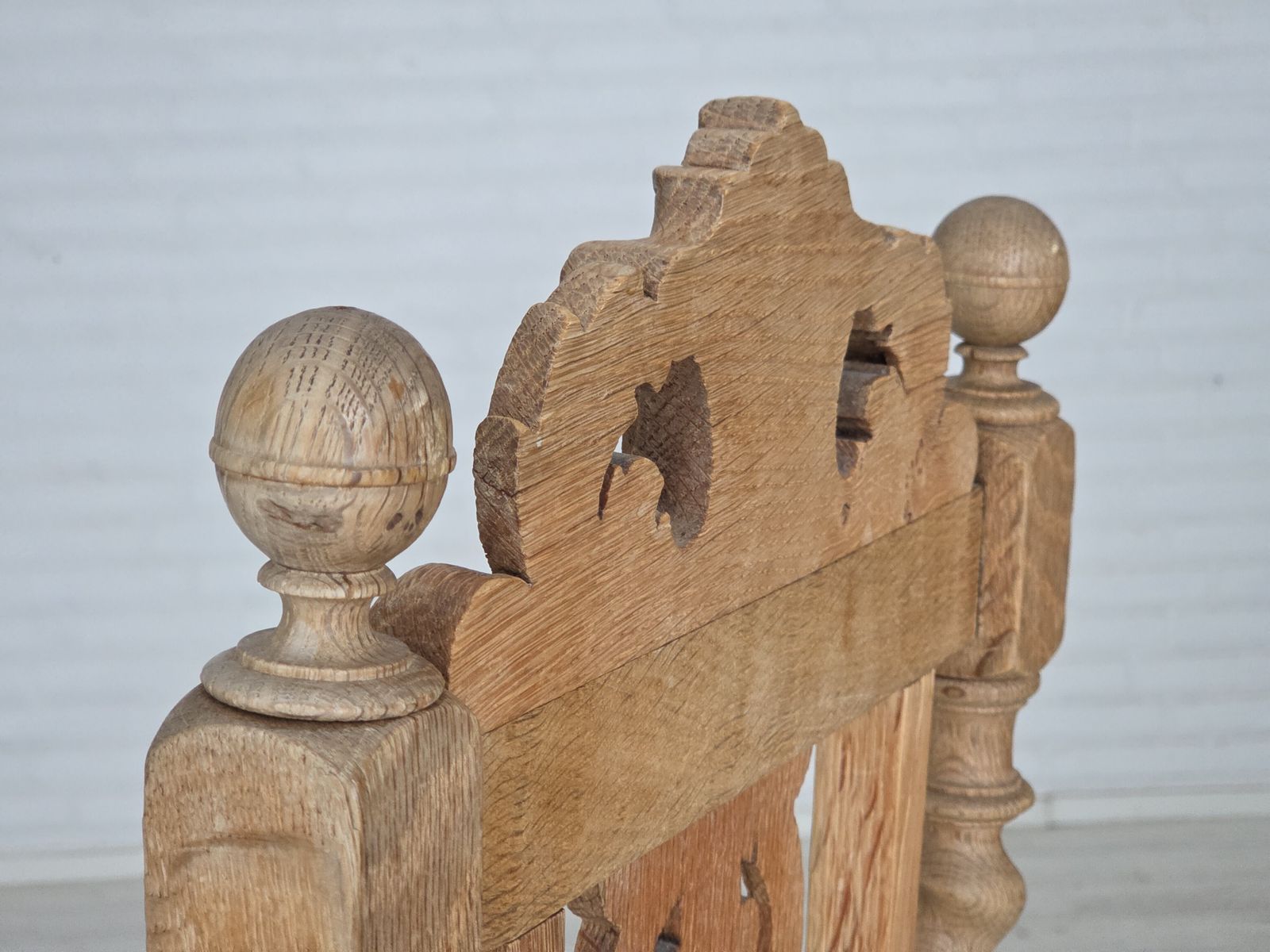 Meubels Jaren 1930, Set Van 4 Deense Eetkamerstoelen, Gesneden Eikenhout, Meubeleer. photo