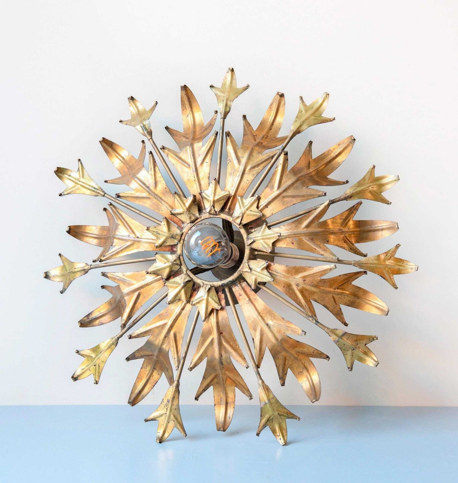 Italiaanse Sunburst Plafondlamp   Goudkleurige Metalen Bladeren   Mid Century Modern Design, Jaren 1960 photo Verlichting
