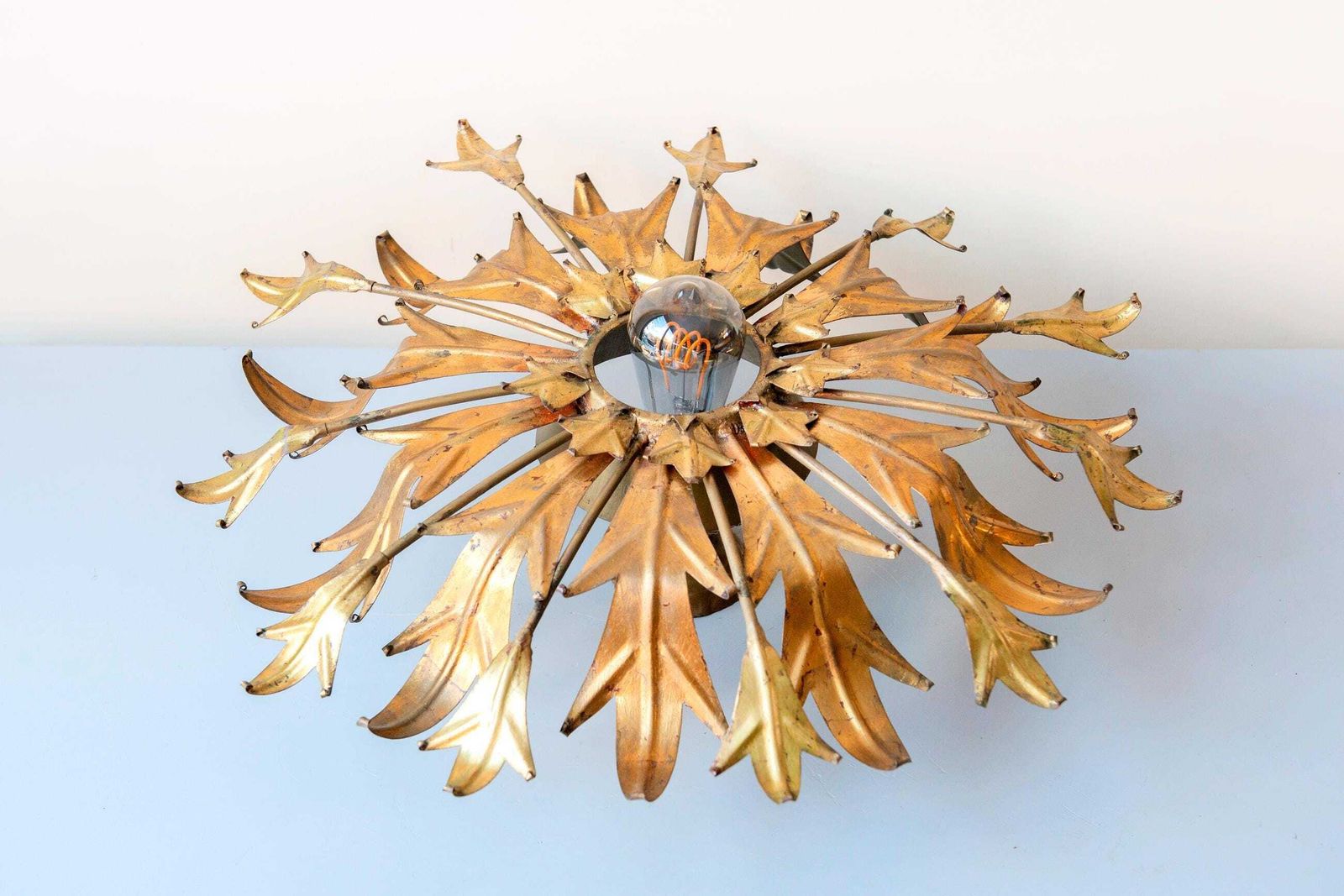 Italiaanse Sunburst Plafondlamp   Goudkleurige Metalen Bladeren   Mid Century Modern Design, Jaren 1960 photo vinterior
