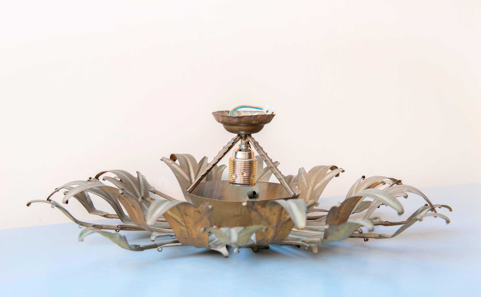 631.0 Italiaanse Sunburst Plafondlamp   Goudkleurige Metalen Bladeren   Mid Century Modern Design, Jaren 1960 photo