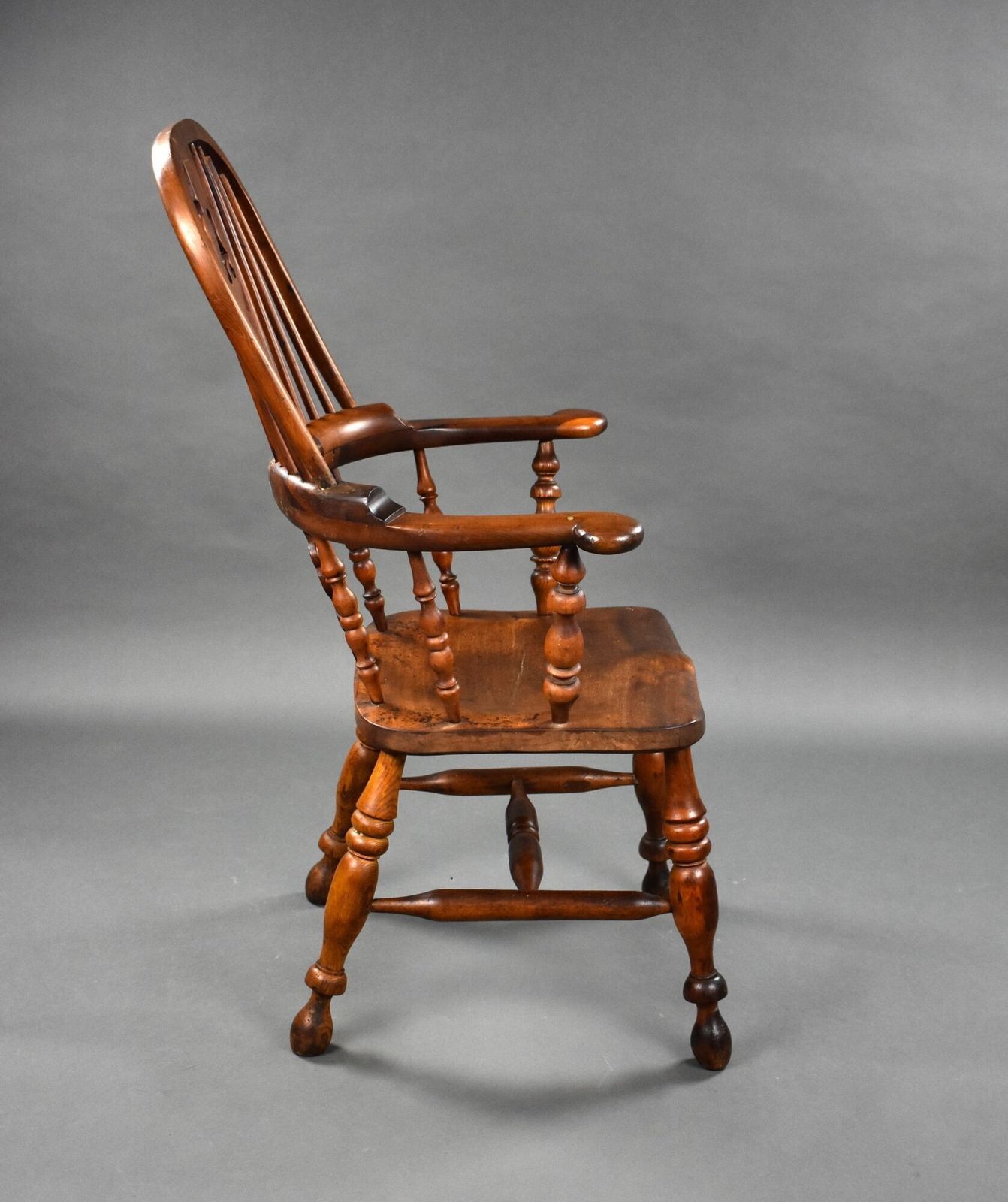 19th Centyr Yew Wood Broad Arm Windsor Chair photo for sale