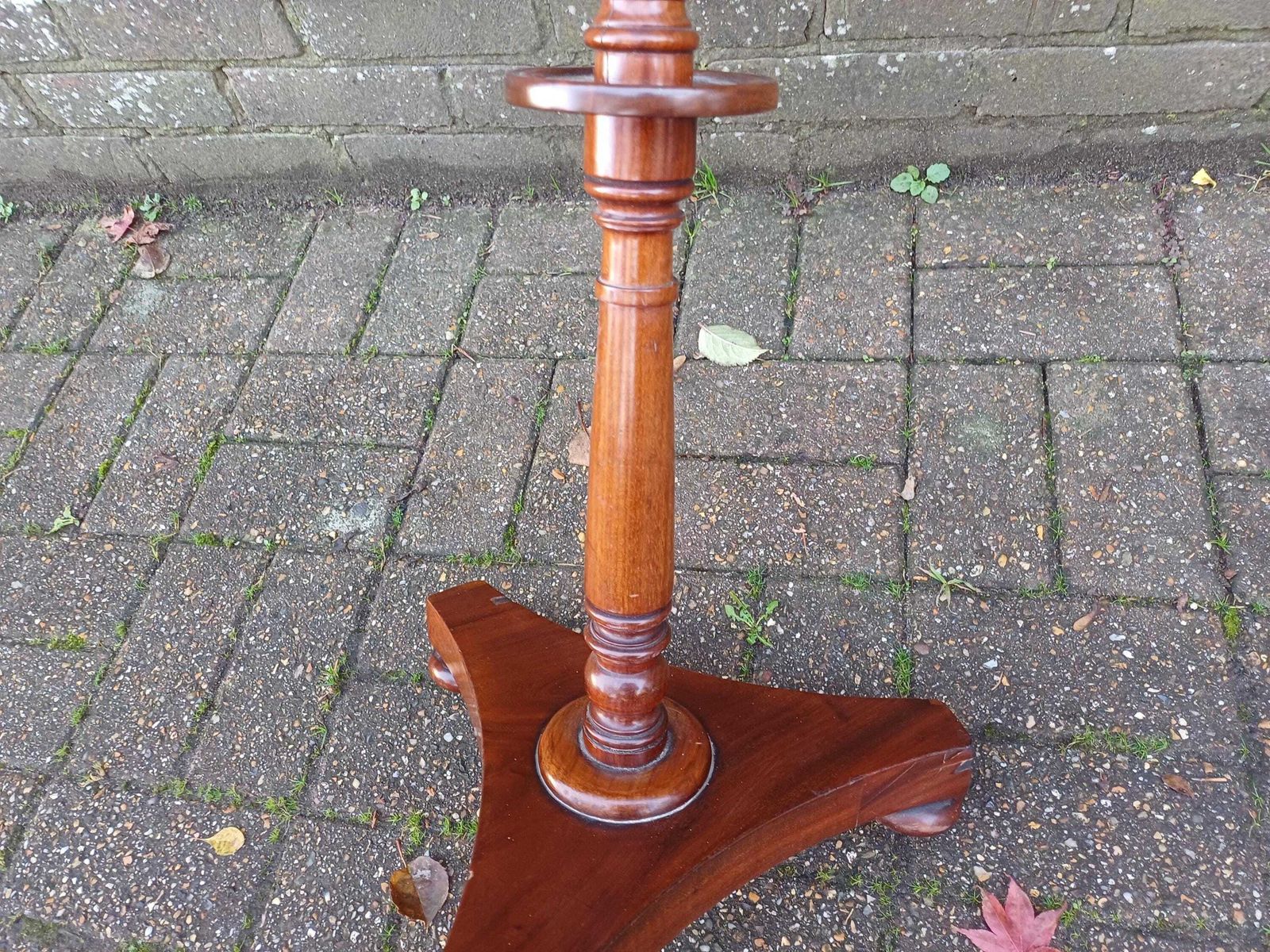 Large Victorian Mahogany Circular Occasional Table Antique Wine Table Beautiful Grain Stunning Turned Column Bun Feet photo vintage