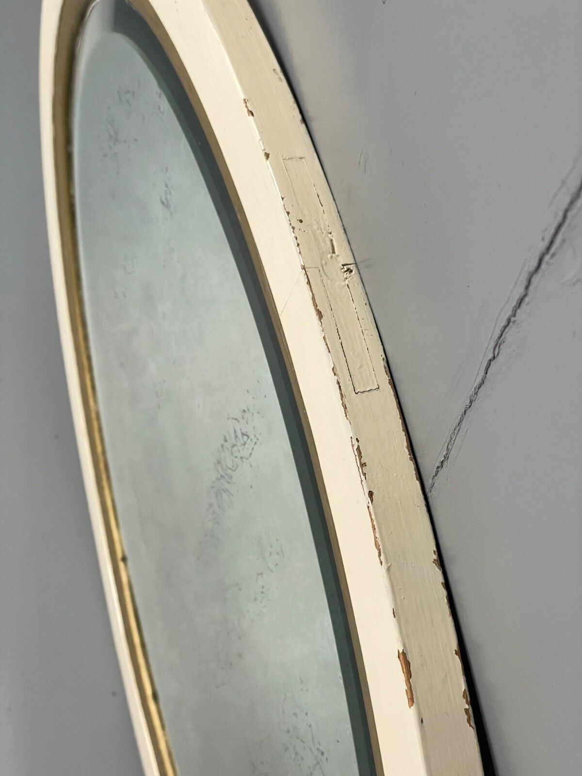 photo furniture Antique Oval Wall Mirror White & Gold Painted Bevelled Patina