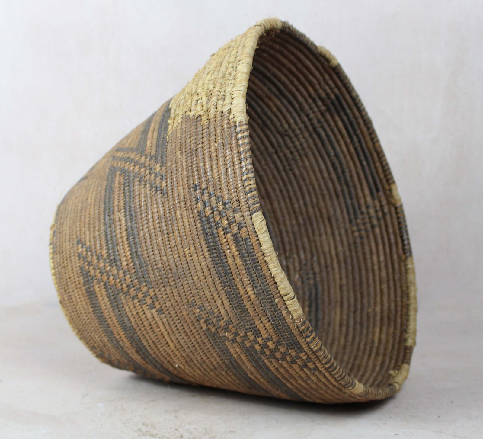 Vintage Tutsi Basket   Rwanda   106.3 photo Home Decor