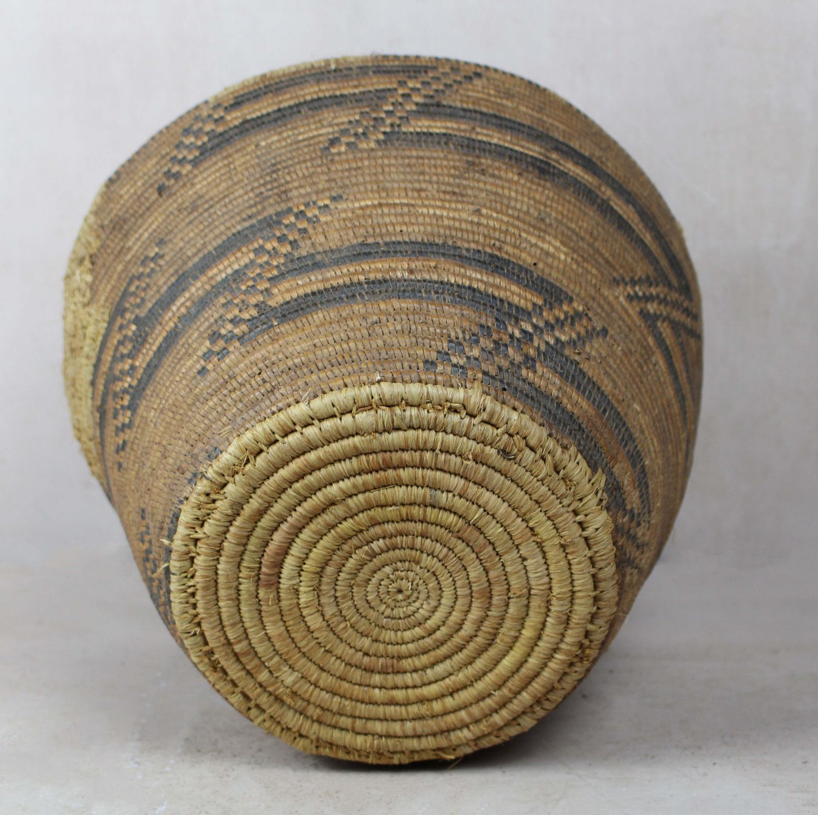 Vintage Tutsi Basket   Rwanda   106.3 photo 95.0