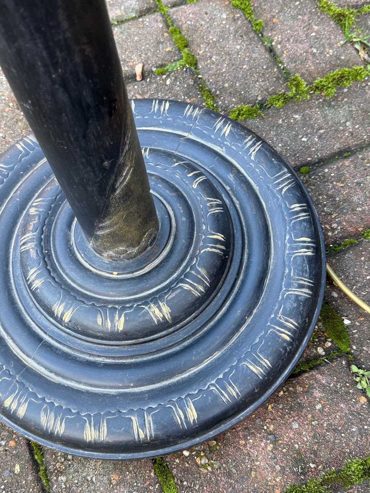 photo vintage Oriental Hand Carved Hardwood Floor Lamp With Pagoda Motifs And Ebonised Finish, Oriental Standard Lamp Gold And Black