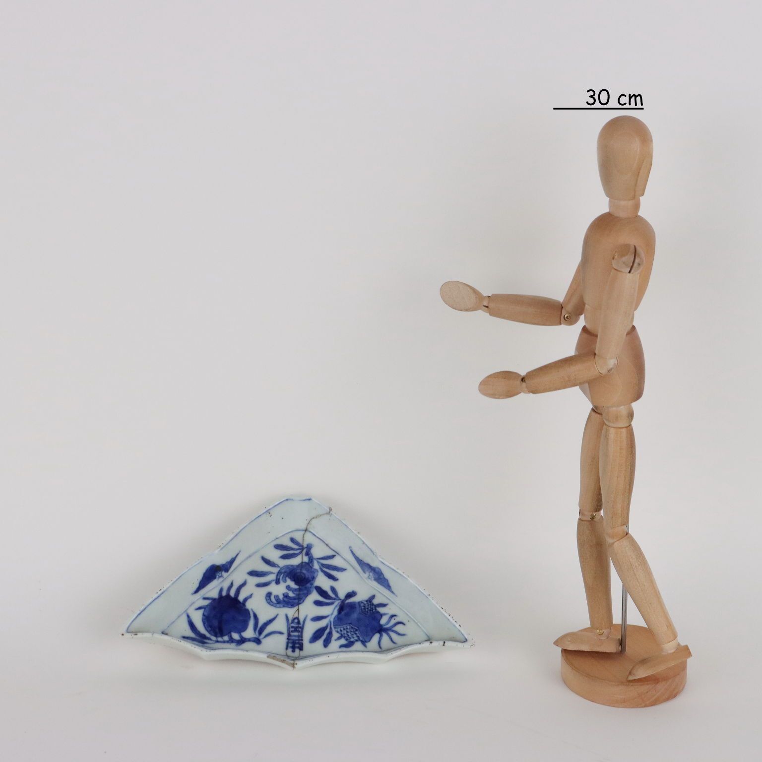 Small Chinese Plate Ko Sometsuke Chongzehn Era 1628 1644 photo furniture