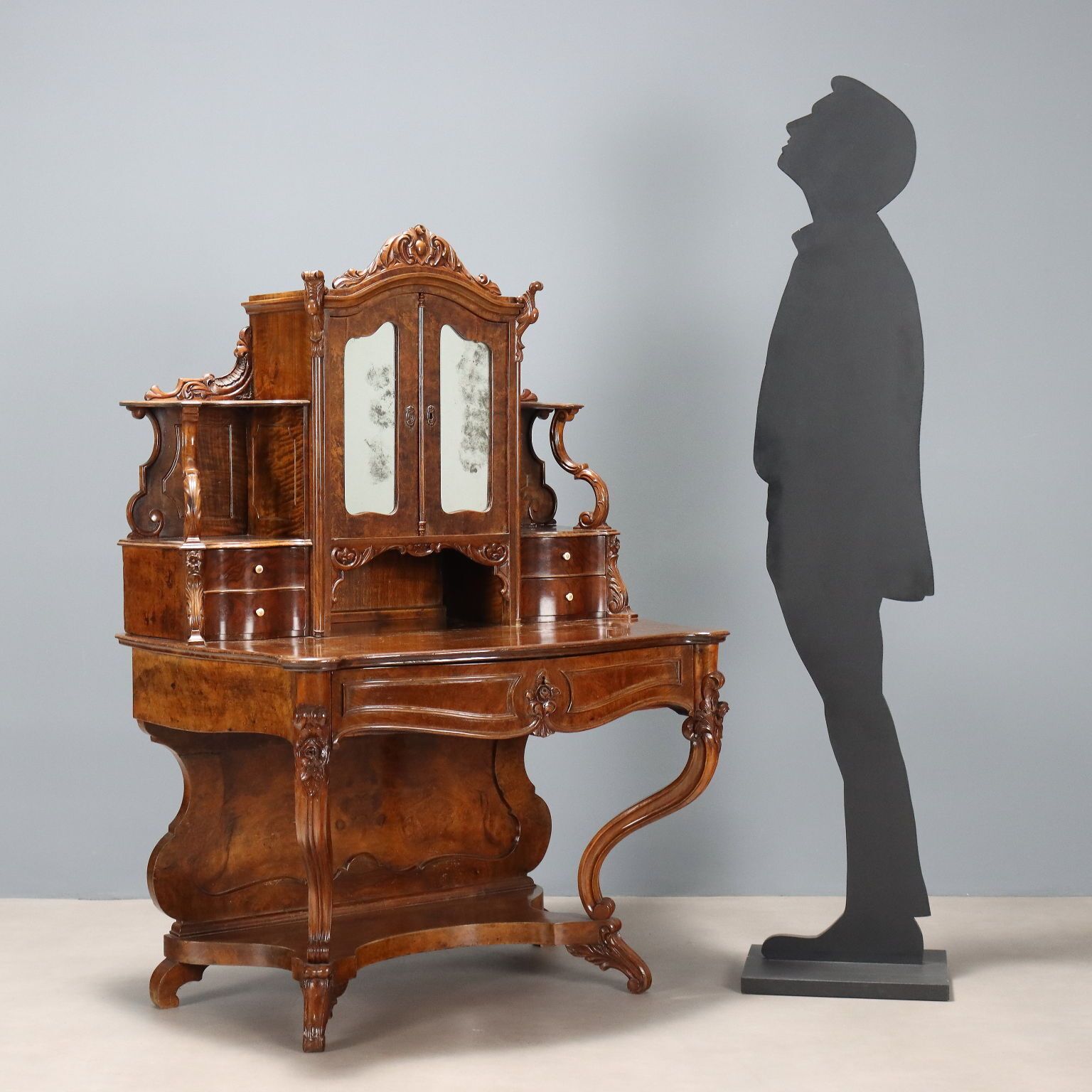 Scrittoio Luigi Filippo In Noce E Piuma Di Noce photo furniture