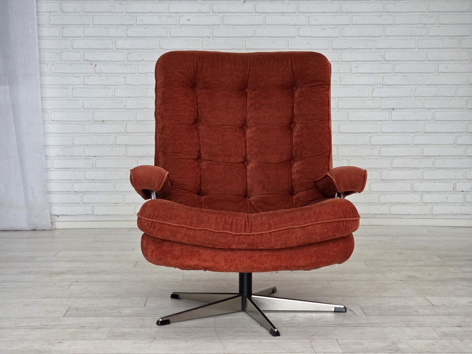 Jaren 1970, Zweedse Draaifauteuil Van Ulferts Möbler, Meubelvelours. photo vinterior